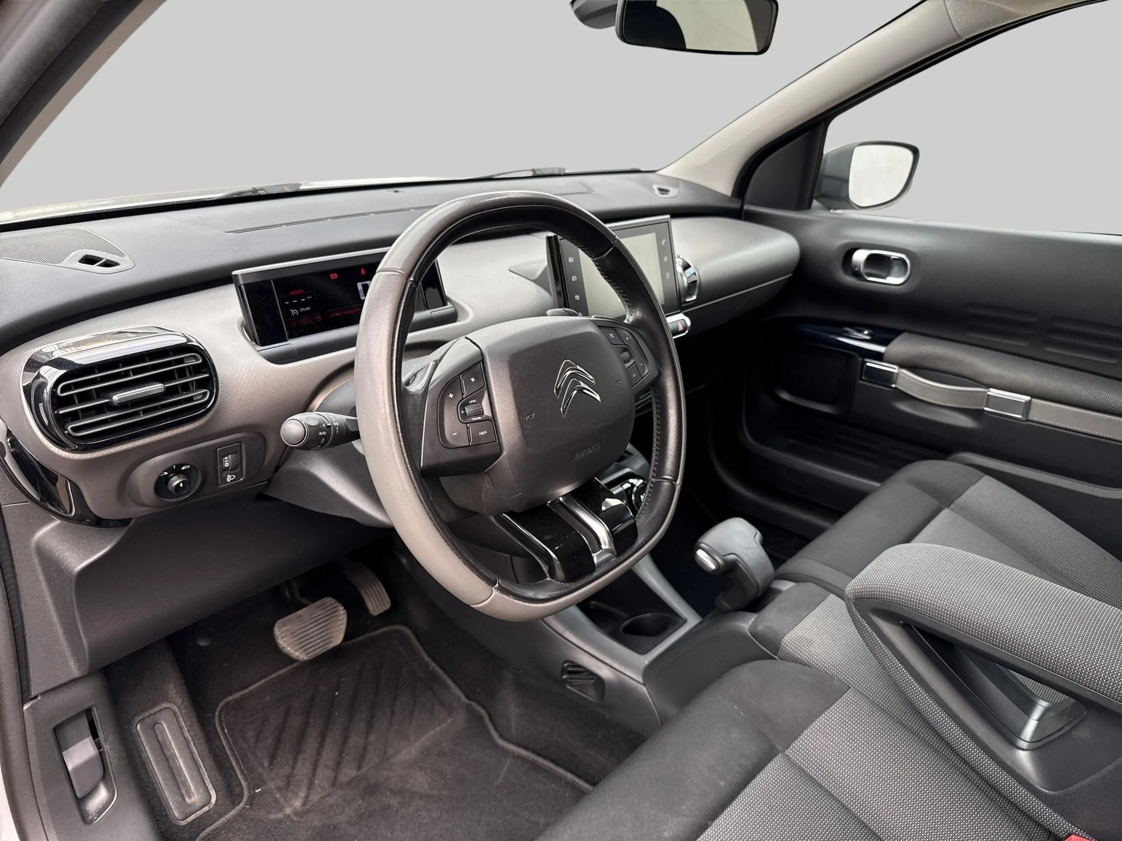 Citroen C4 Cactus 1.2 PureTech Shine — photo 11