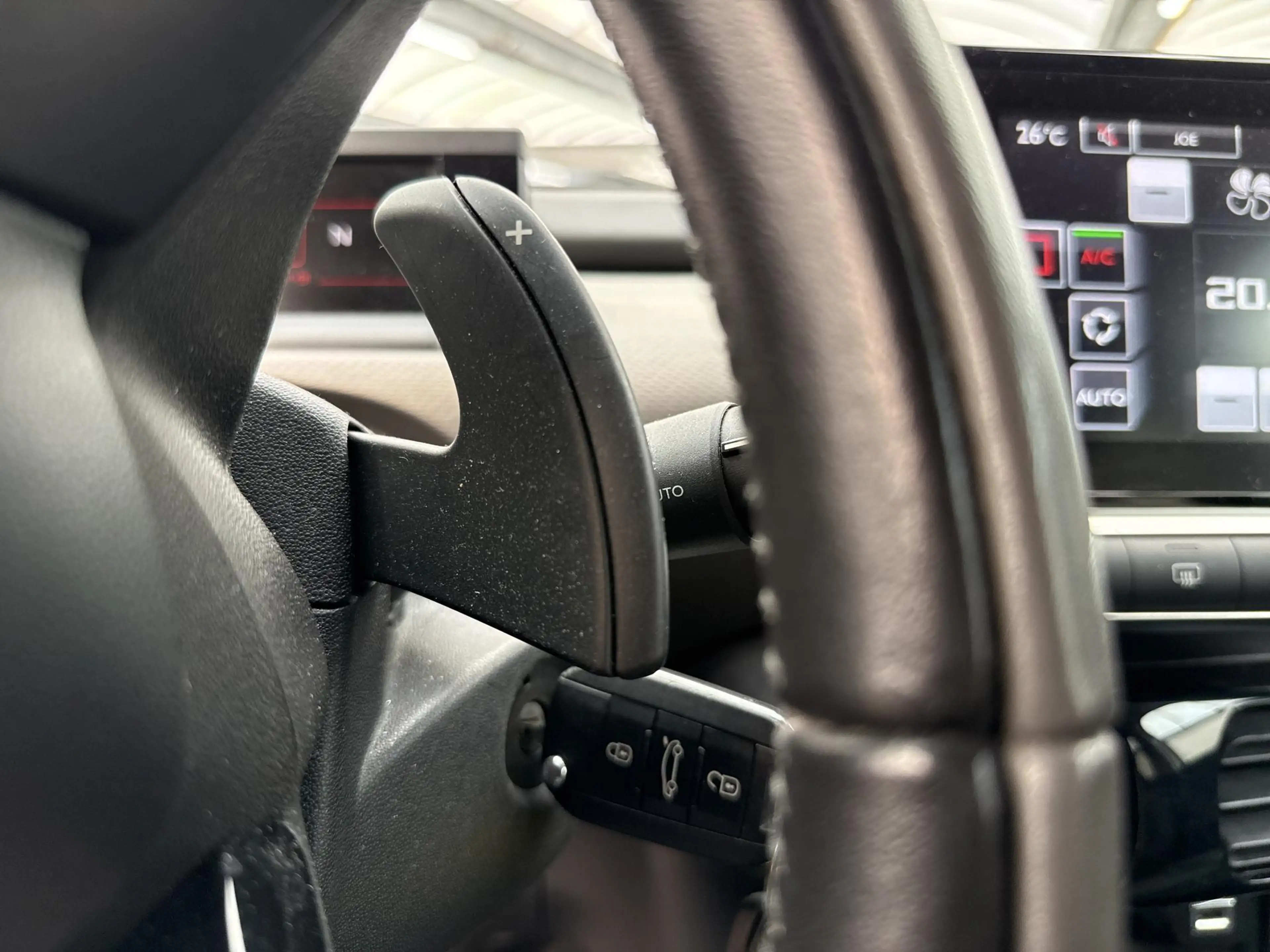 Citroen C4 Cactus 1.2 PureTech Shine — photo 15