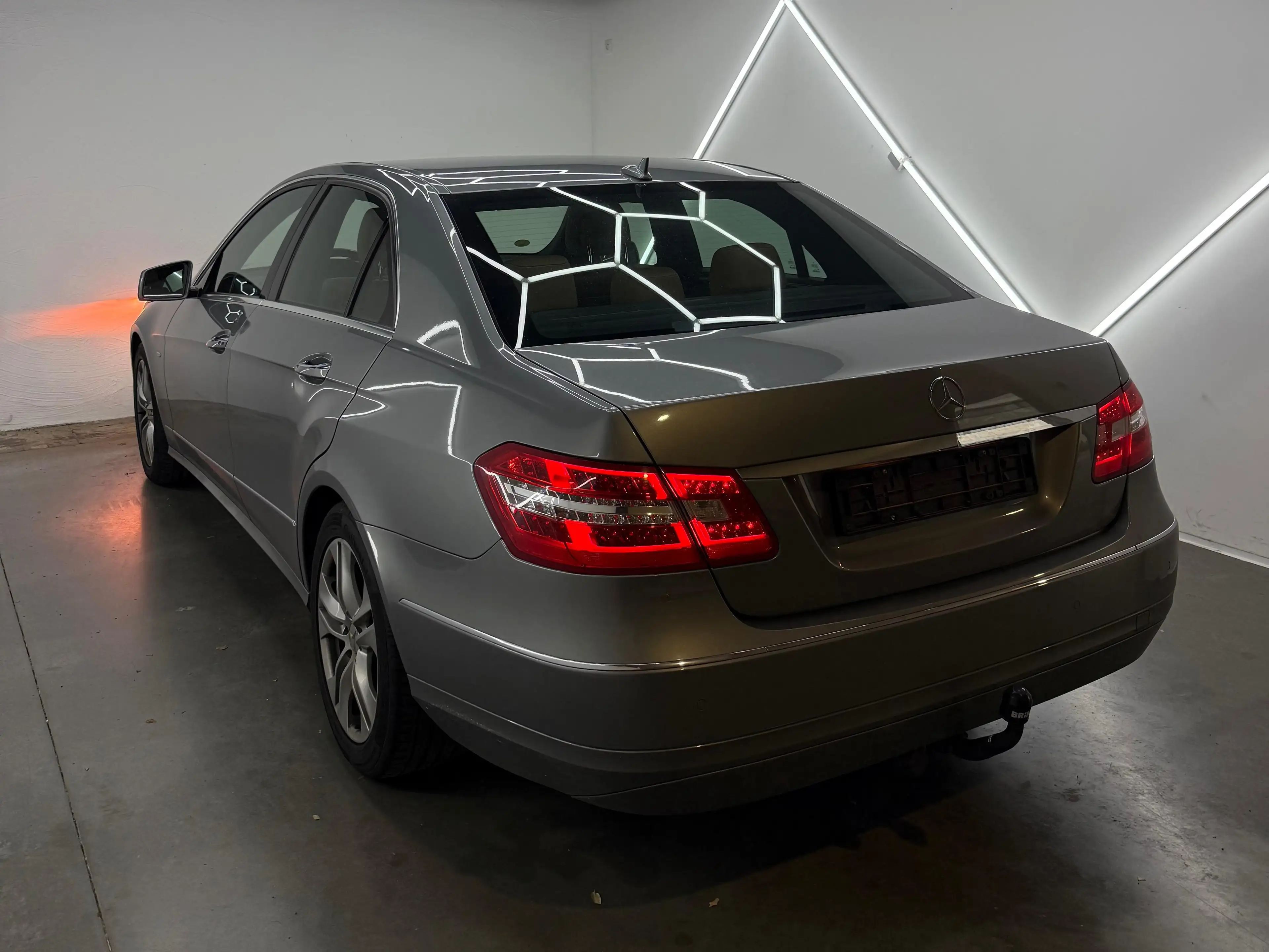 Mercedes-Benz E 220 E 220 CDI BE Avantgarde — photo 6