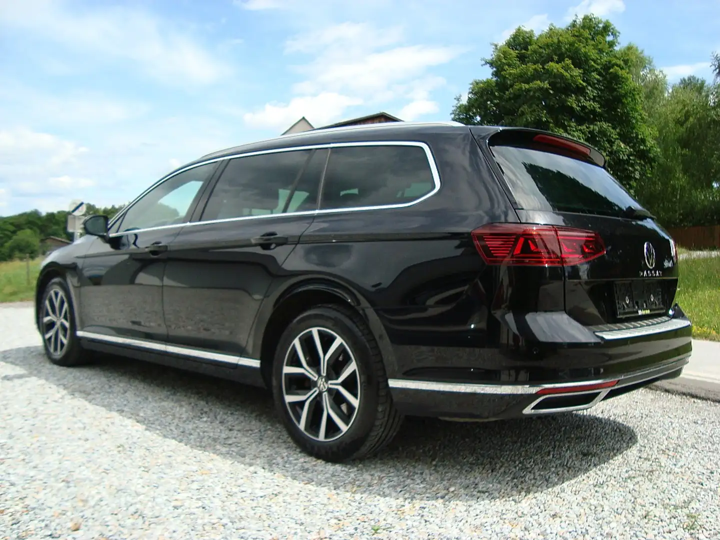 Volkswagen Passat Variant 4-Motion 200 PS DSG IQ-Matrix Elegance !! Noir - 2