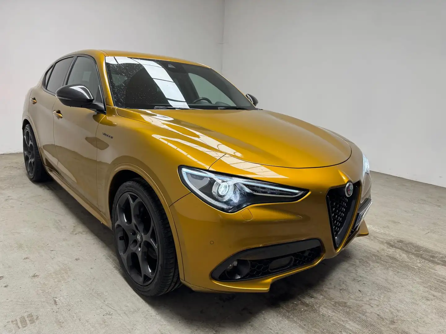 Alfa Romeo Stelvio 2.2 Turbo Veloce Jaune - 1