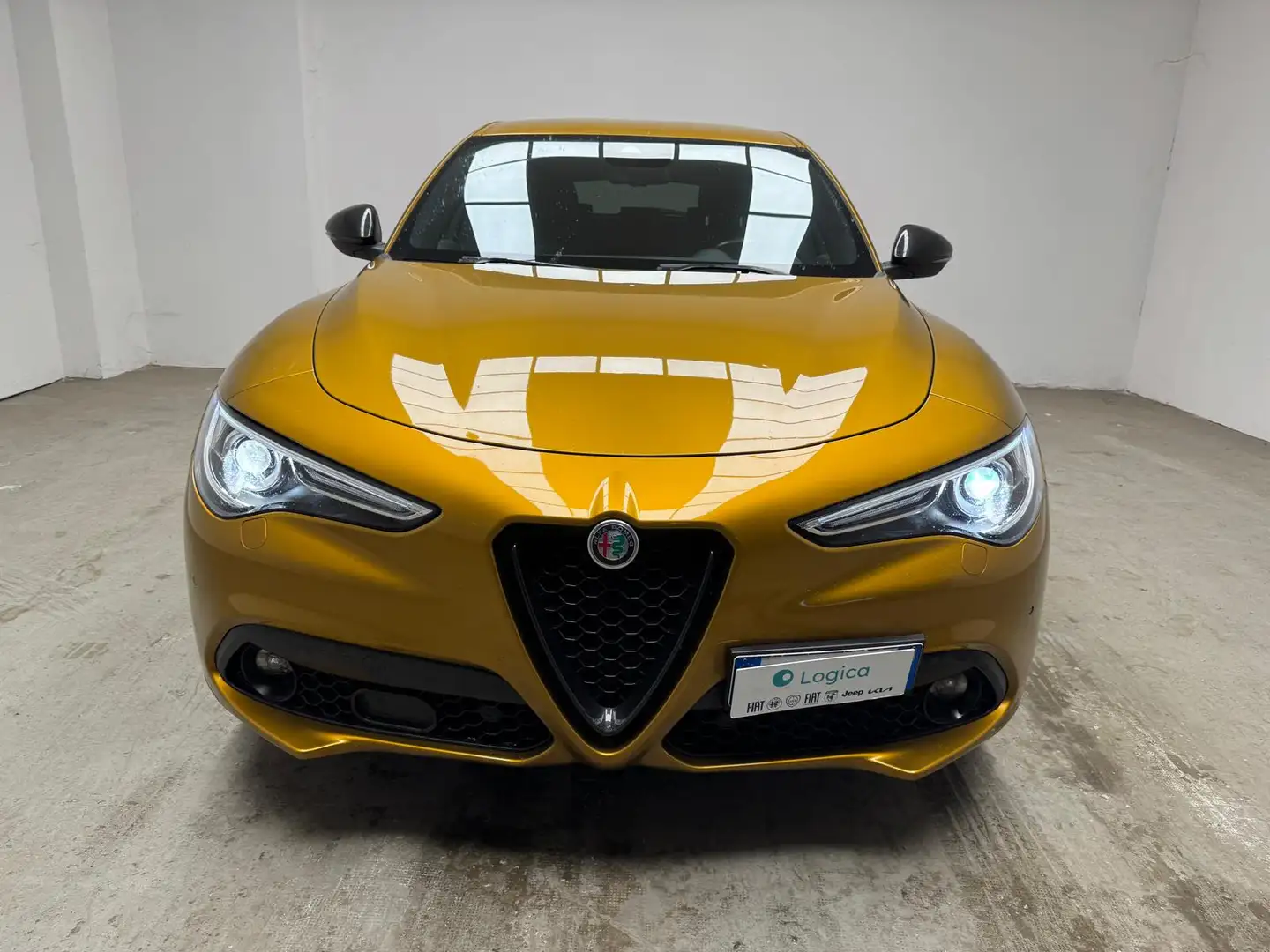 Alfa Romeo Stelvio 2.2 Turbo Veloce Jaune - 2