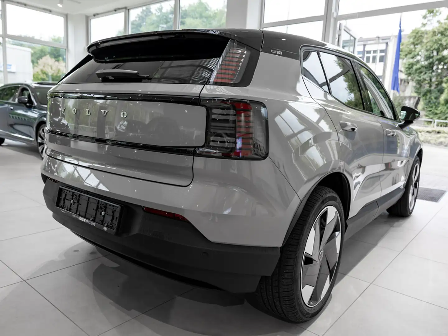 Volvo EX30 Plus 2WD Pure Electric H/K NAVI ACC LED Šedá - 2