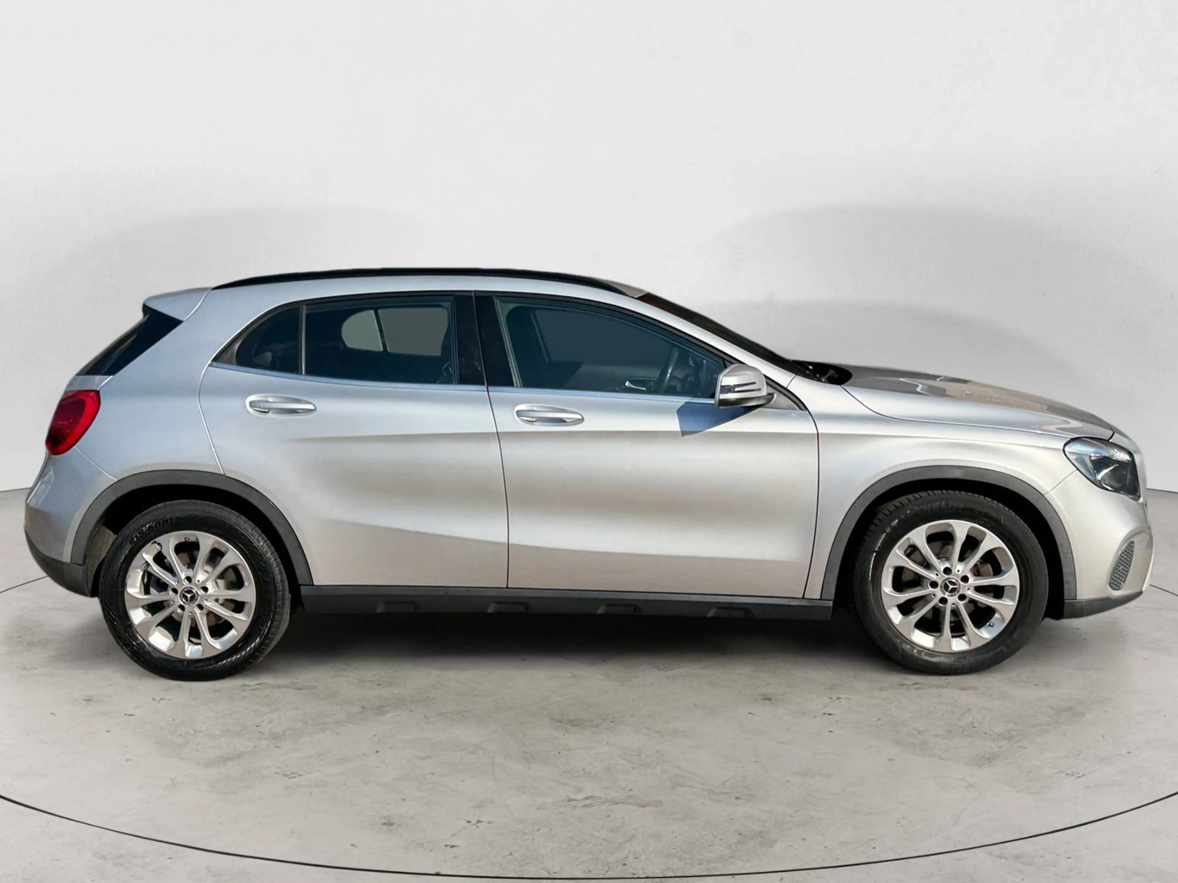 Mercedes-Benz GLA 200 d Garantie 12 à 36 Mois — photo 7