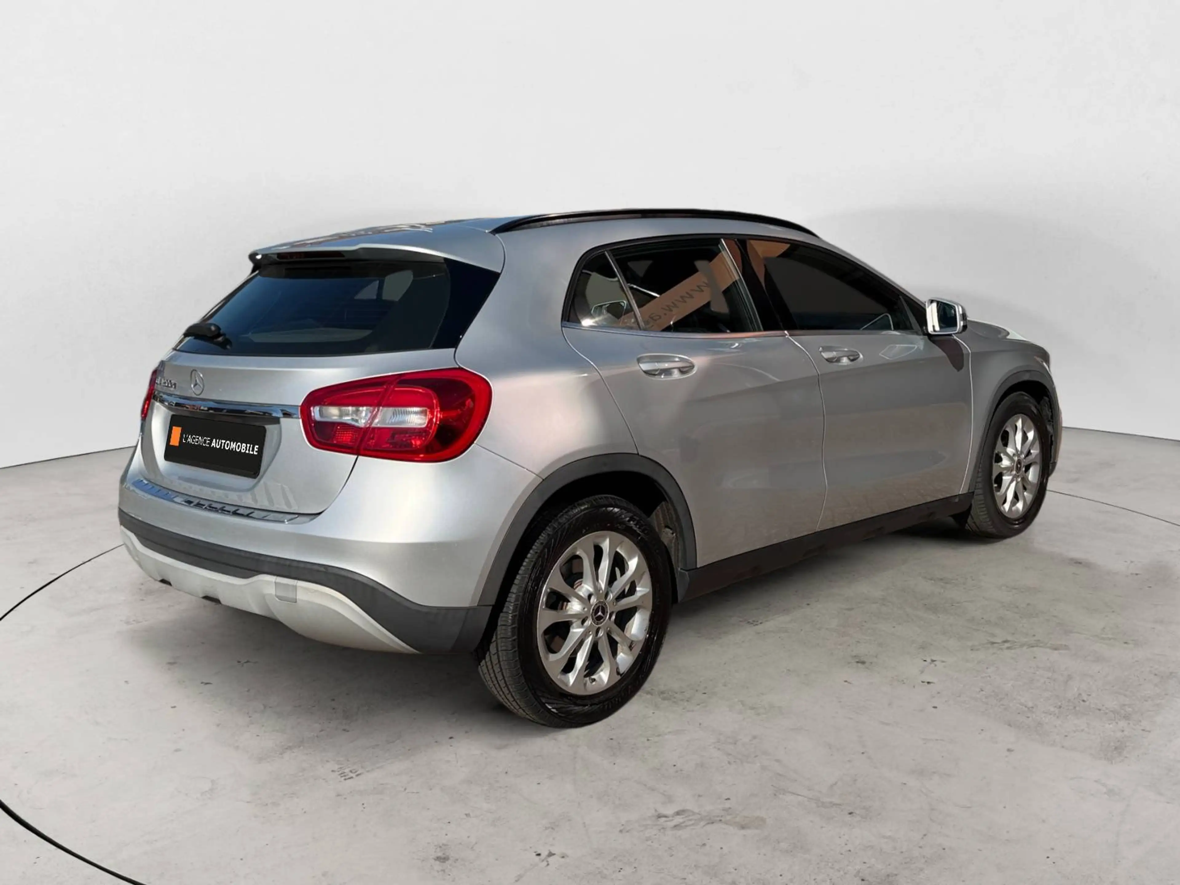 Mercedes-Benz GLA 200 d Garantie 12 à 36 Mois — photo 6