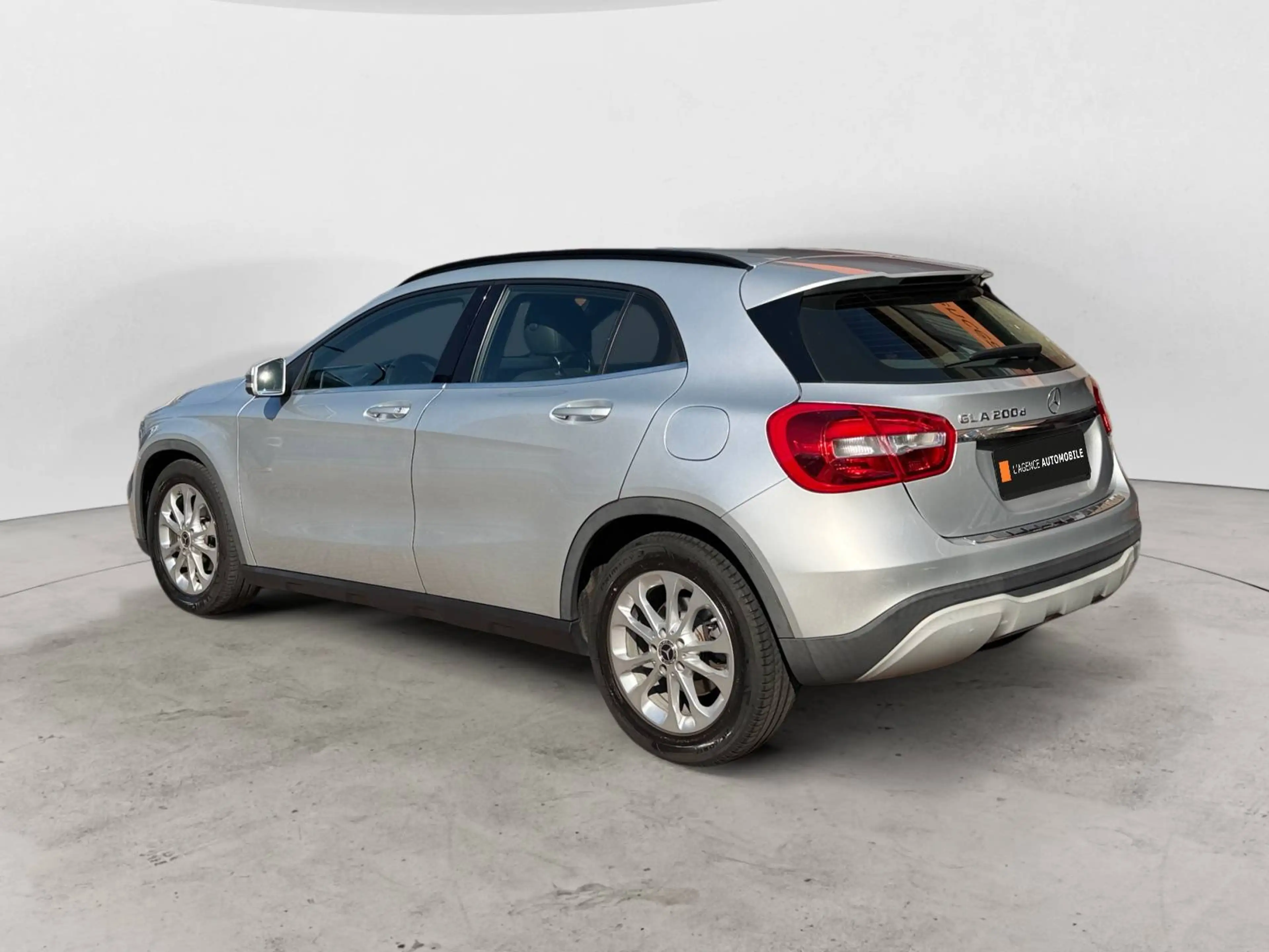 Mercedes-Benz GLA 200 d Garantie 12 à 36 Mois — photo 4
