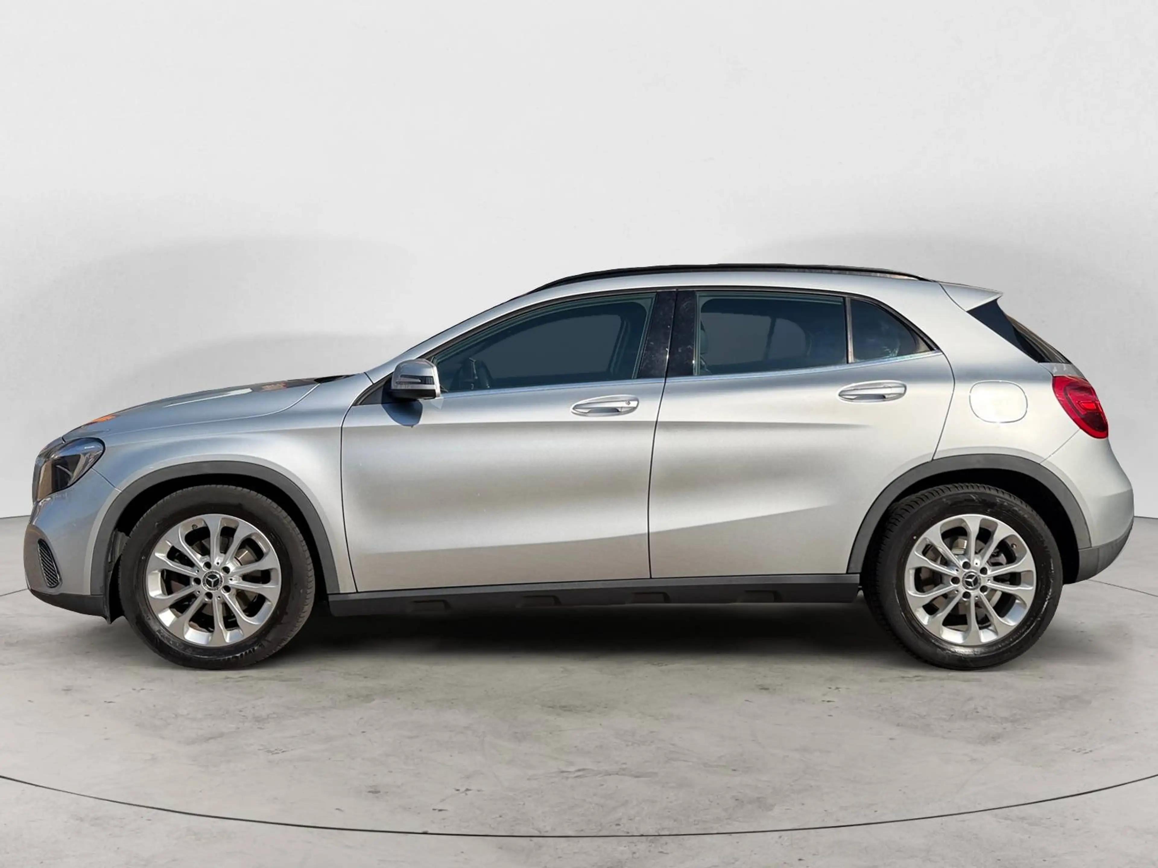 Mercedes-Benz GLA 200 d Garantie 12 à 36 Mois — photo 3