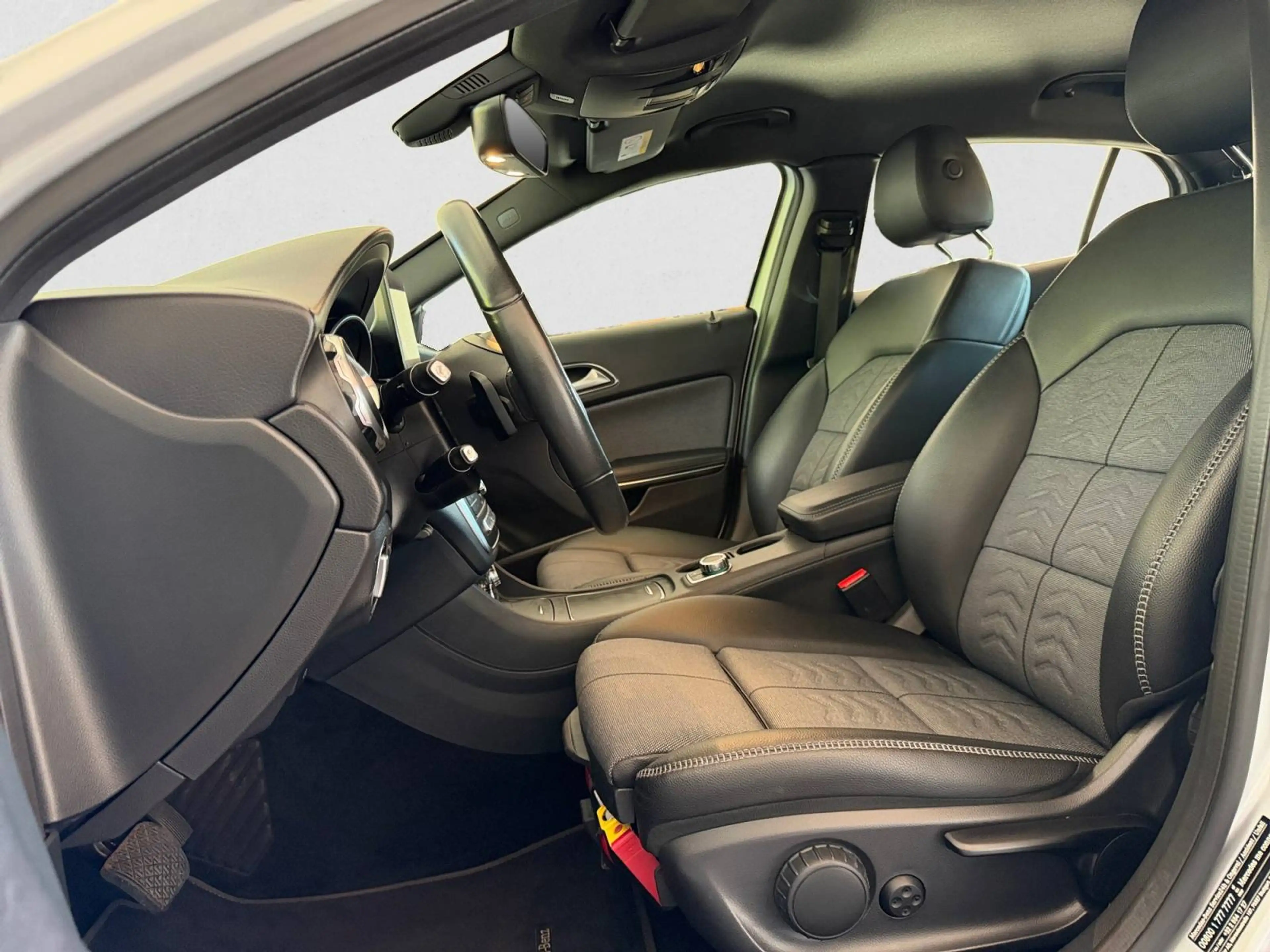 Mercedes-Benz GLA 200 d Garantie 12 à 36 Mois — photo 10