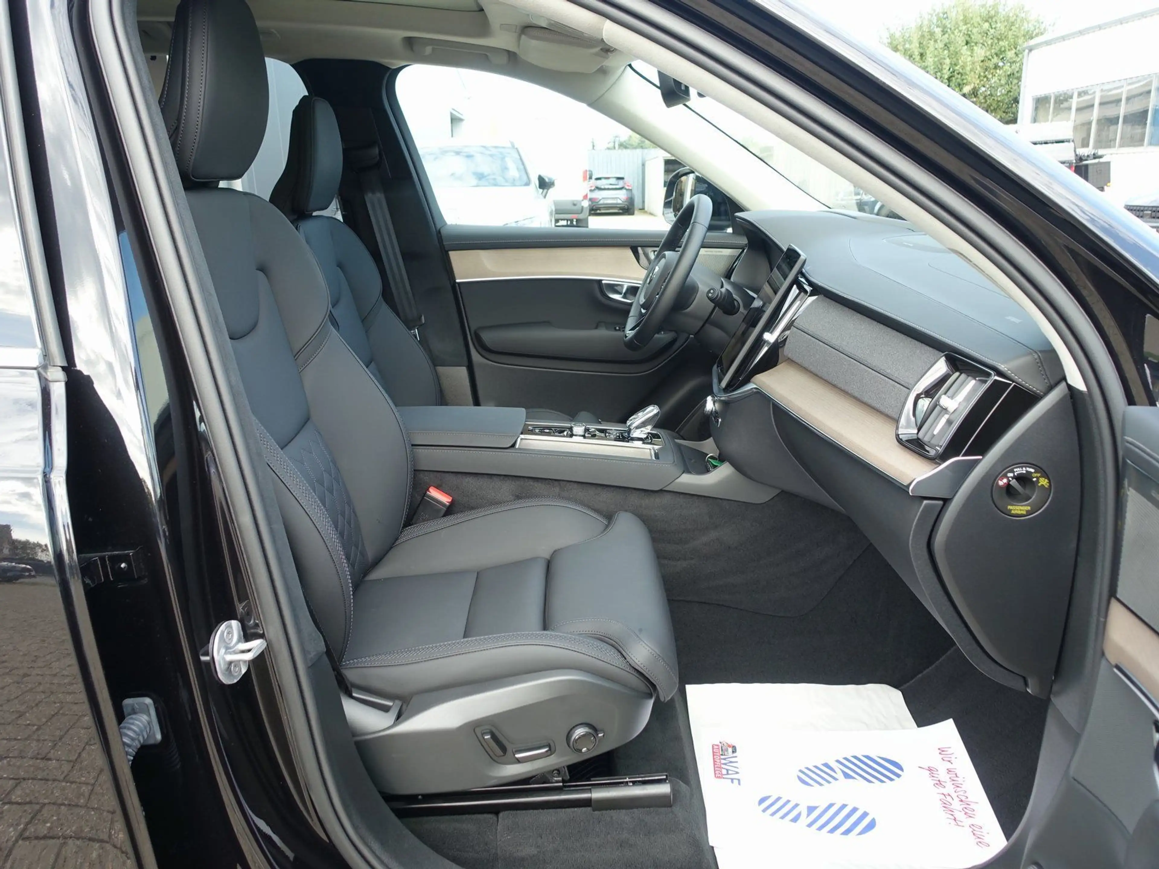 Volvo XC90 Ultra T8 AWD Plug-in/Pano/HUD/H&KFourC — photo 9