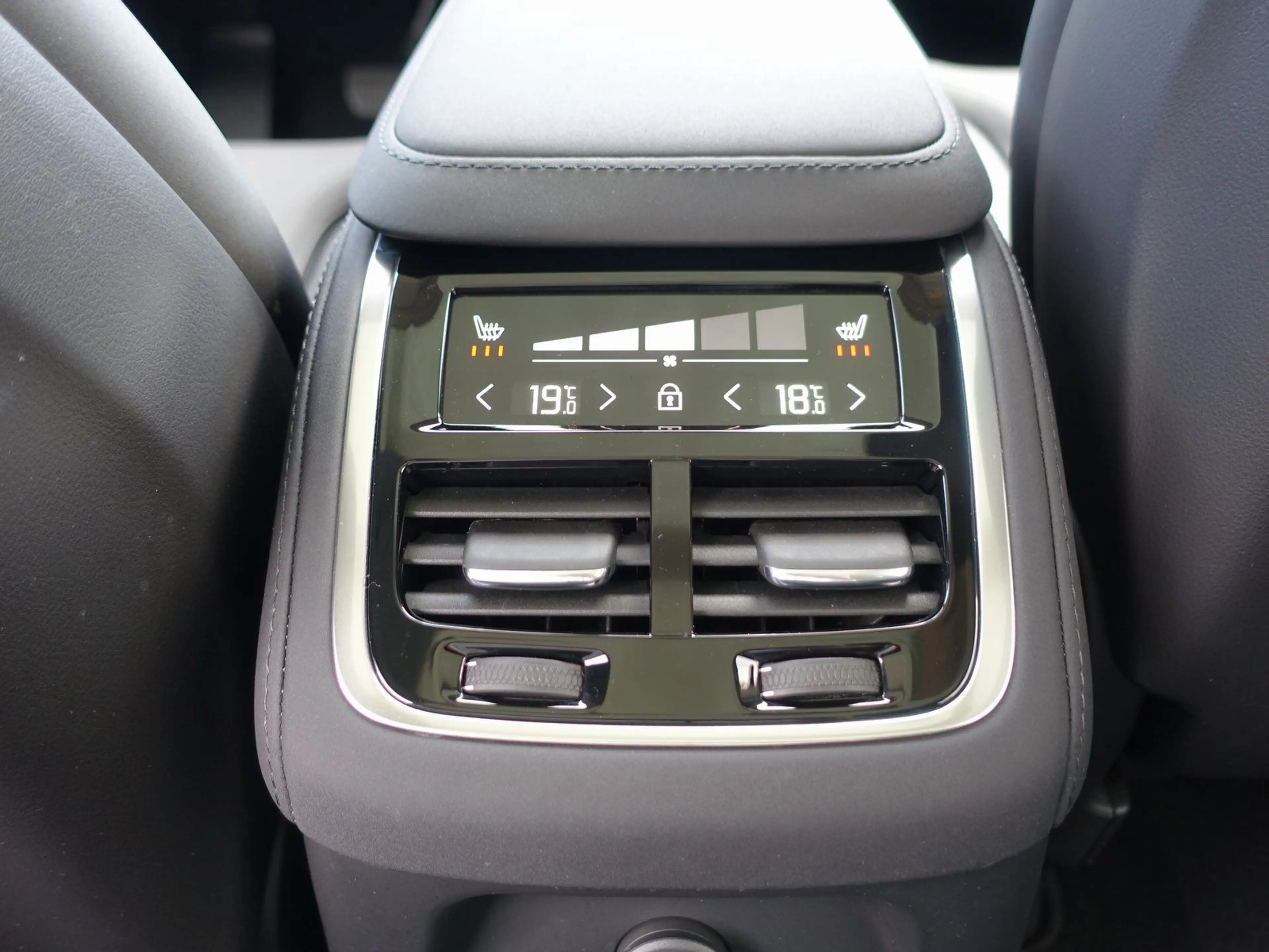 Volvo XC90 Ultra T8 AWD Plug-in/Pano/HUD/H&KFourC — photo 14