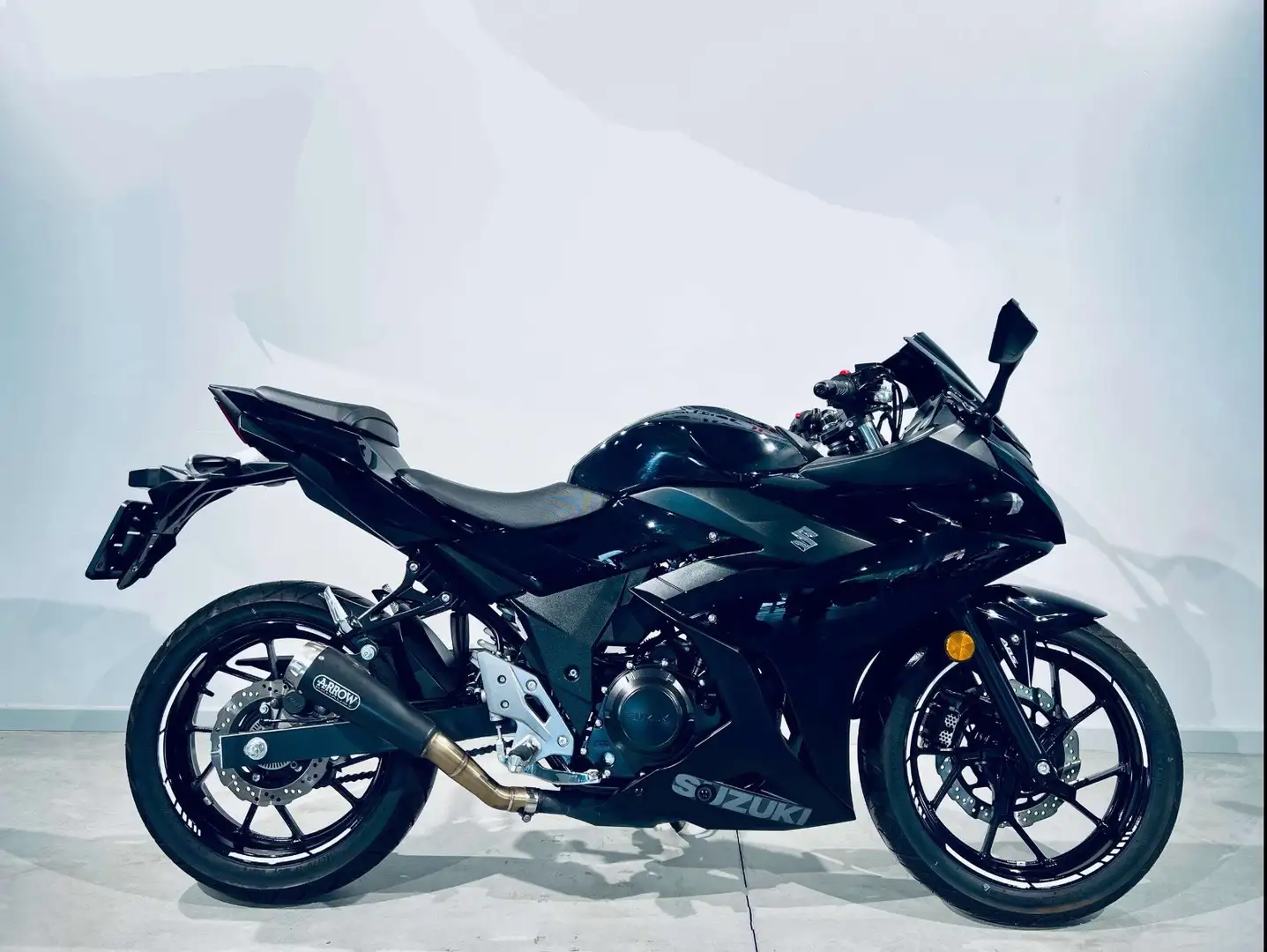 Suzuki GSX 250 Ligne Arrow - 1