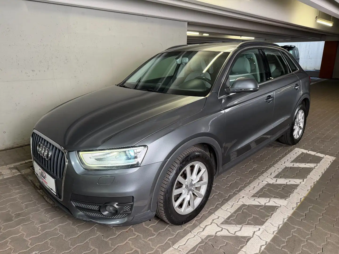 Audi Q3 2,0 TDI quattro Daylight S-tronic Grau - 1