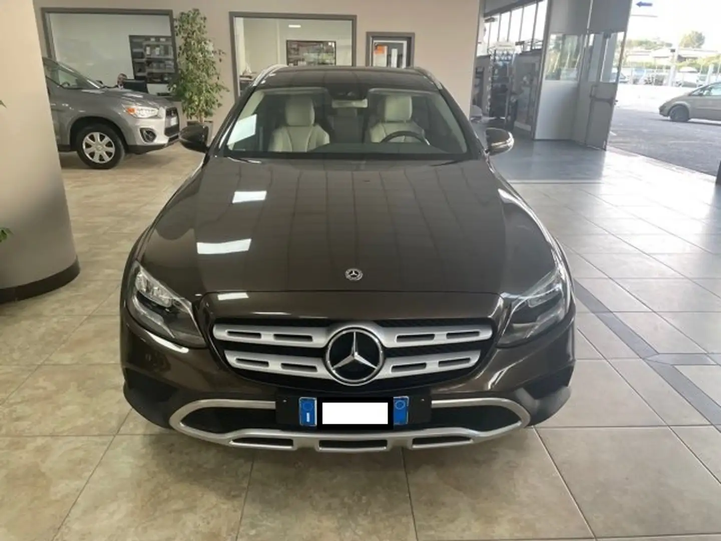 Mercedes-Benz E 220 ALLTERRAIN 4MATIC Bronz - 2