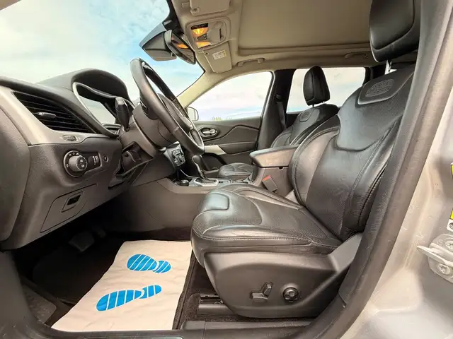 Jeep Cherokee view 10