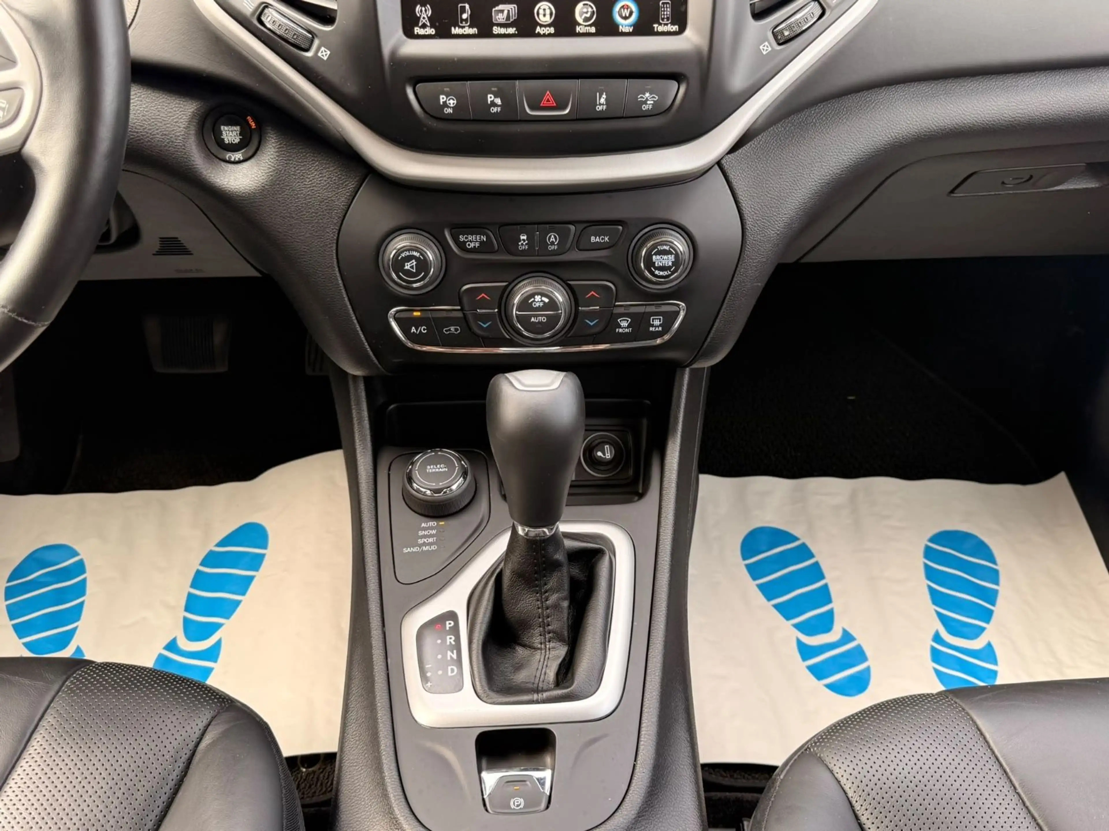 Jeep Cherokee 2.2 M.Jet 147kW 4x4 Overland — photo 14