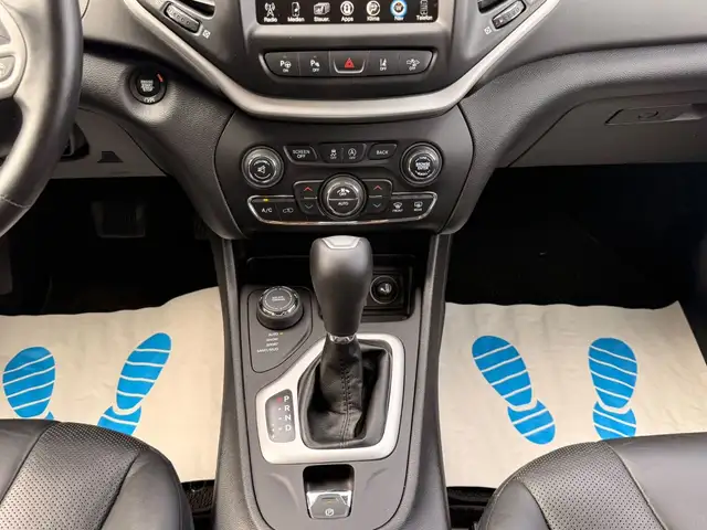 Jeep Cherokee view 14