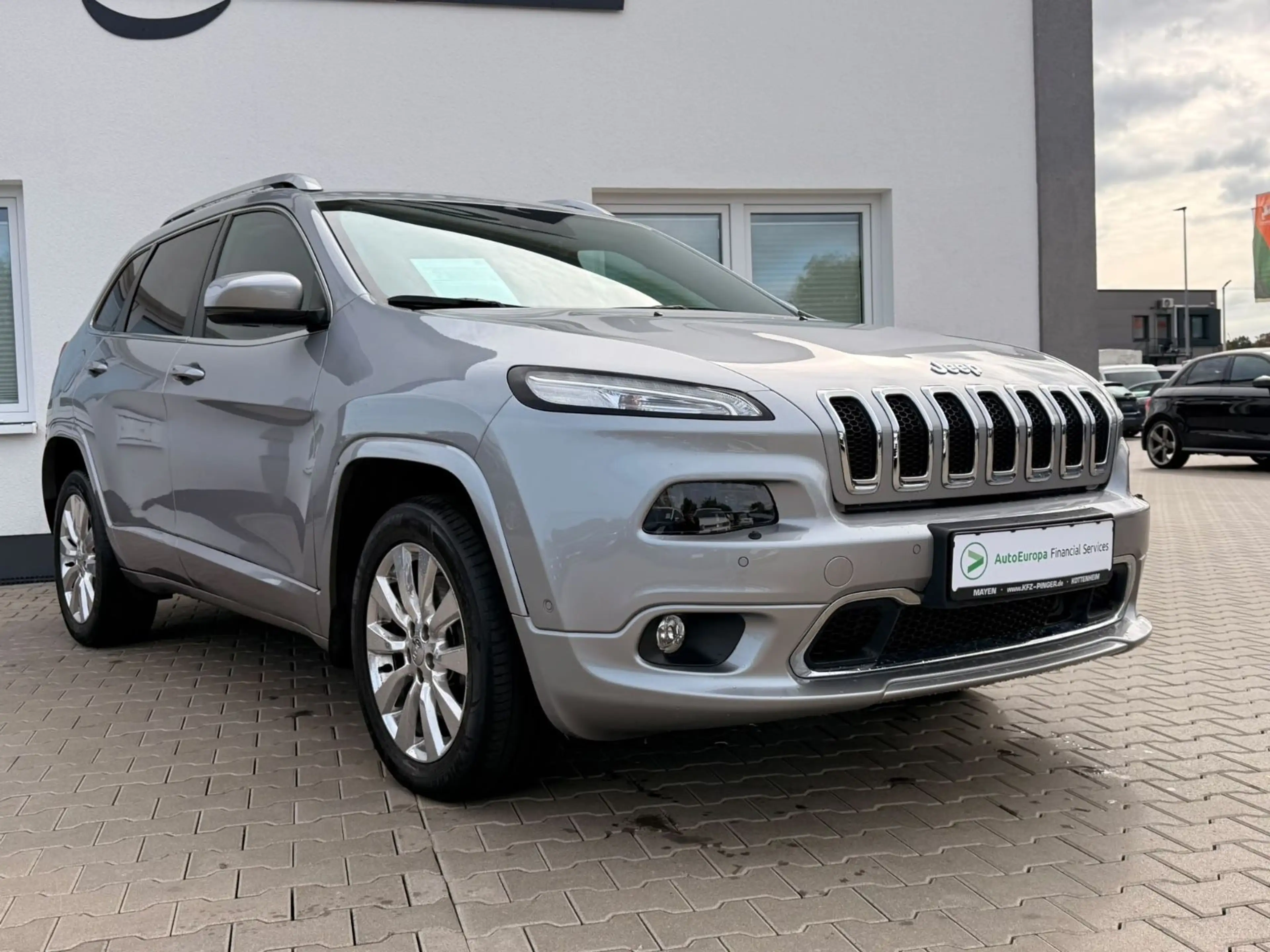 Jeep Cherokee 2.2 M.Jet 147kW 4x4 Overland — photo 2