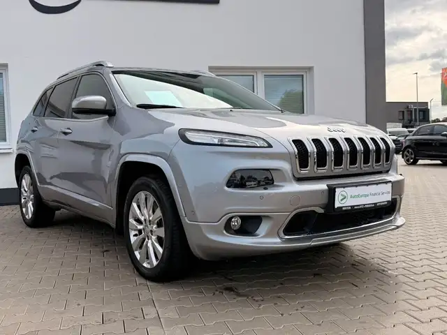 Jeep Cherokee view 2