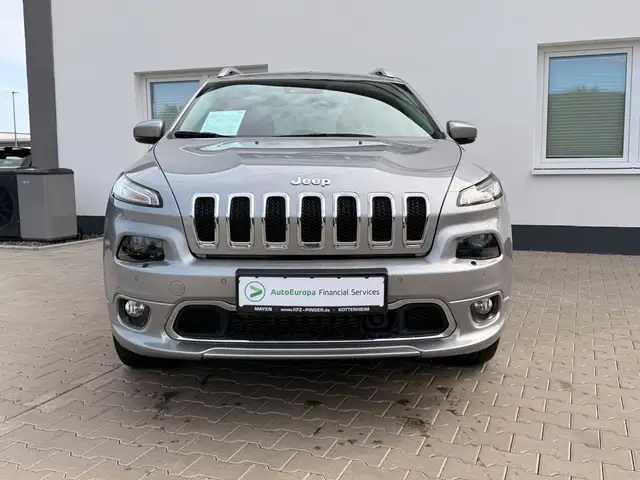 Jeep Cherokee view 4