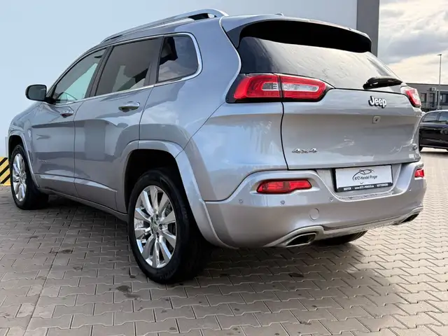 Jeep Cherokee view 5