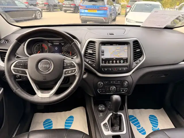 Jeep Cherokee view 11