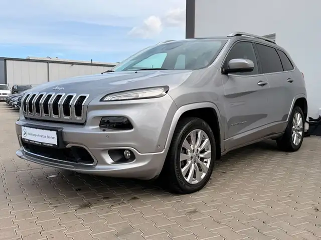 Jeep Cherokee view 3