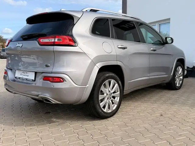 Jeep Cherokee view 6