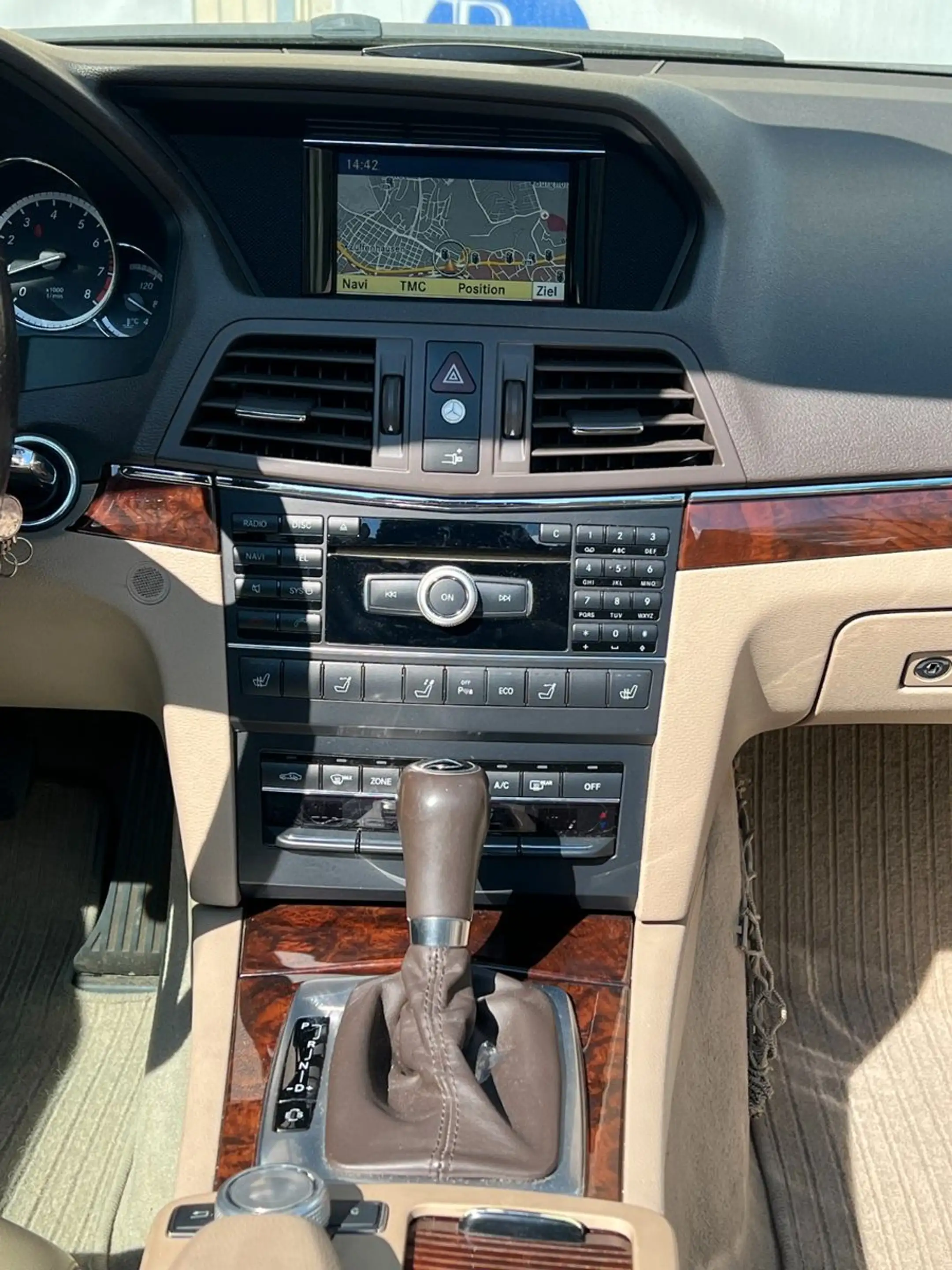Mercedes-Benz E 250 CGI Cabrio BE Leder Navi Xenon — photo 10
