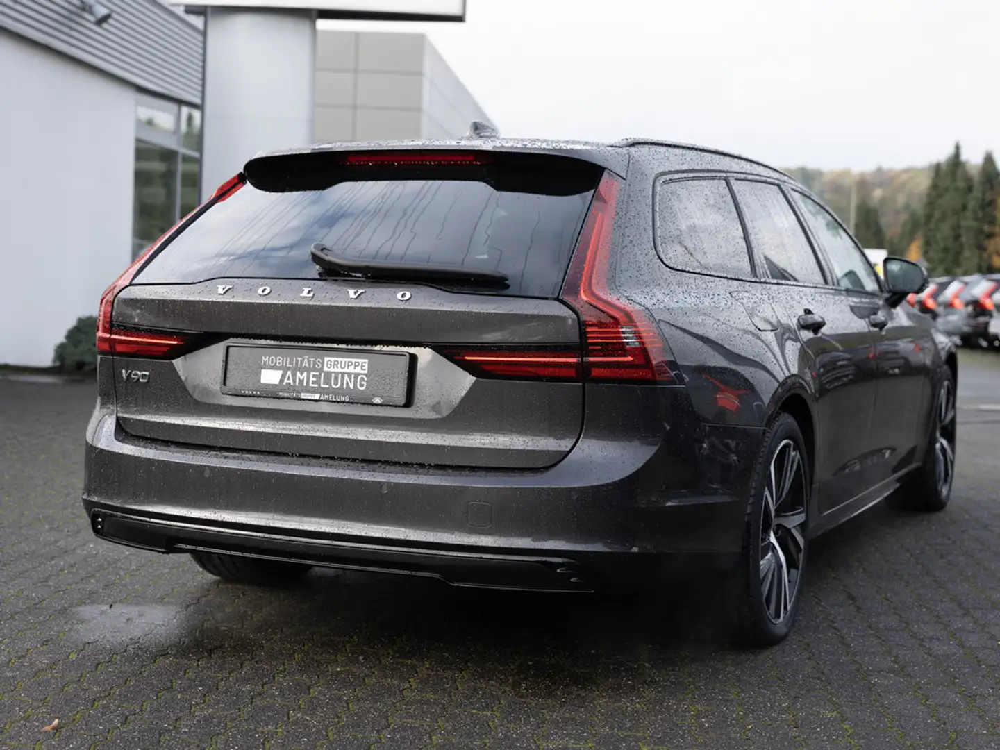 Volvo V90 Recharge T6 AWD R-Design LED PANO 360° Grau - 2