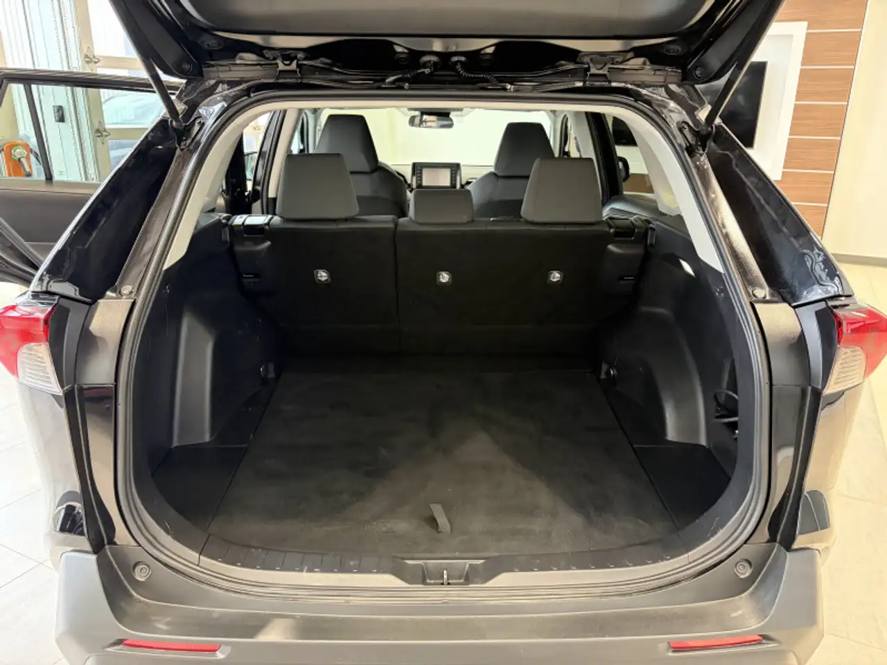 Toyota RAV 4 снимка Toyota RAV 4