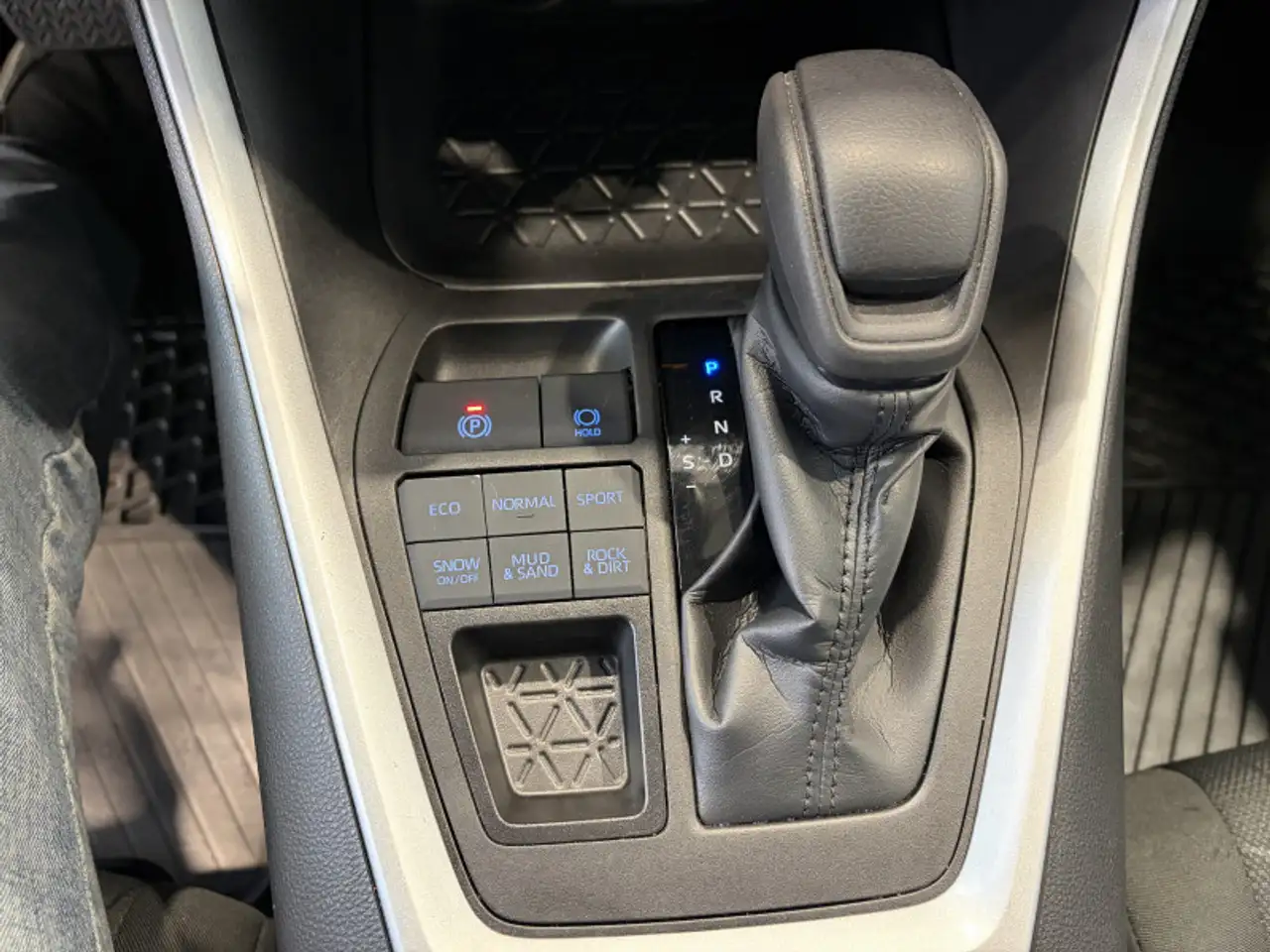 Toyota RAV 4 снимка Toyota RAV 4