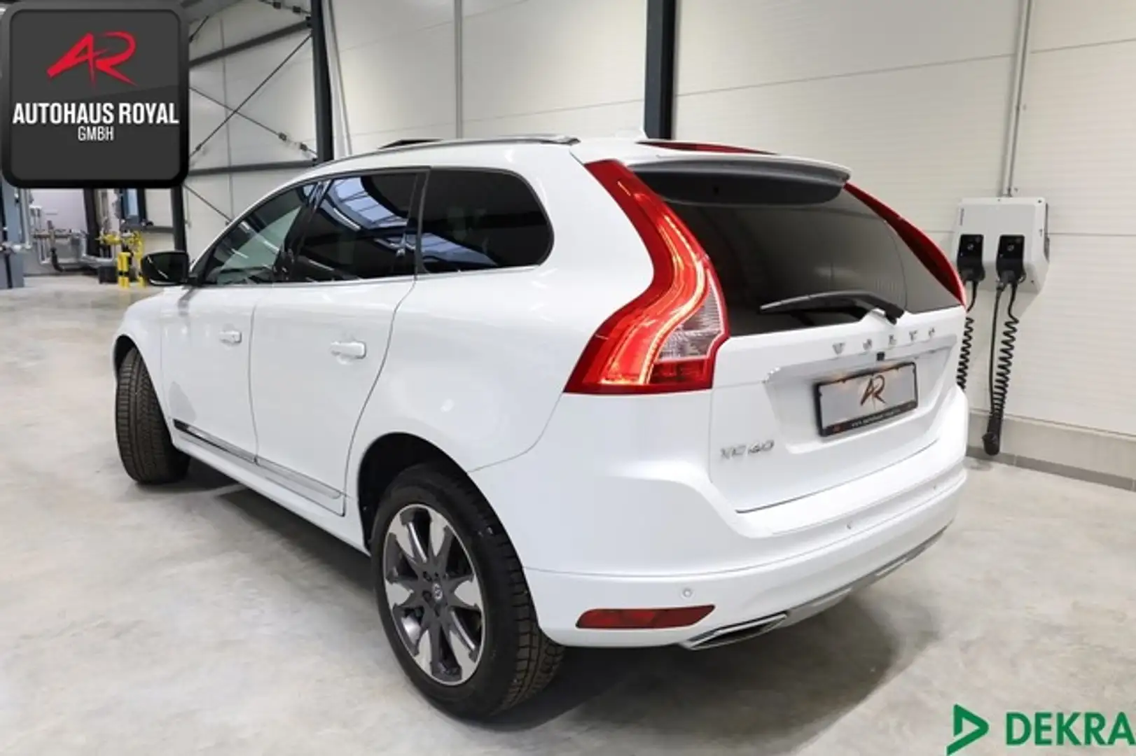 Volvo XC60 XC 60 2.0 D4 AWD INSCRIPTION PANO,KAMERA,19ZOLL Weiß - 2