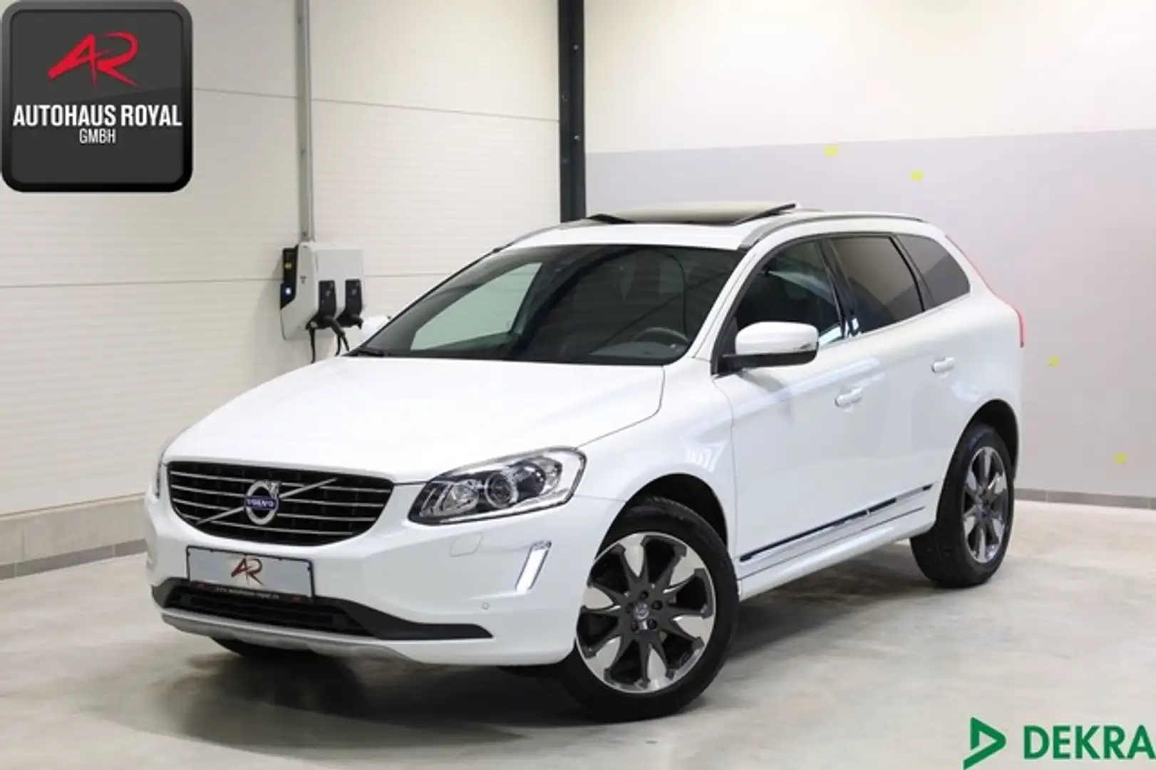 Volvo XC60 XC 60 2.0 D4 AWD INSCRIPTION PANO,KAMERA,19ZOLL Wit - 1