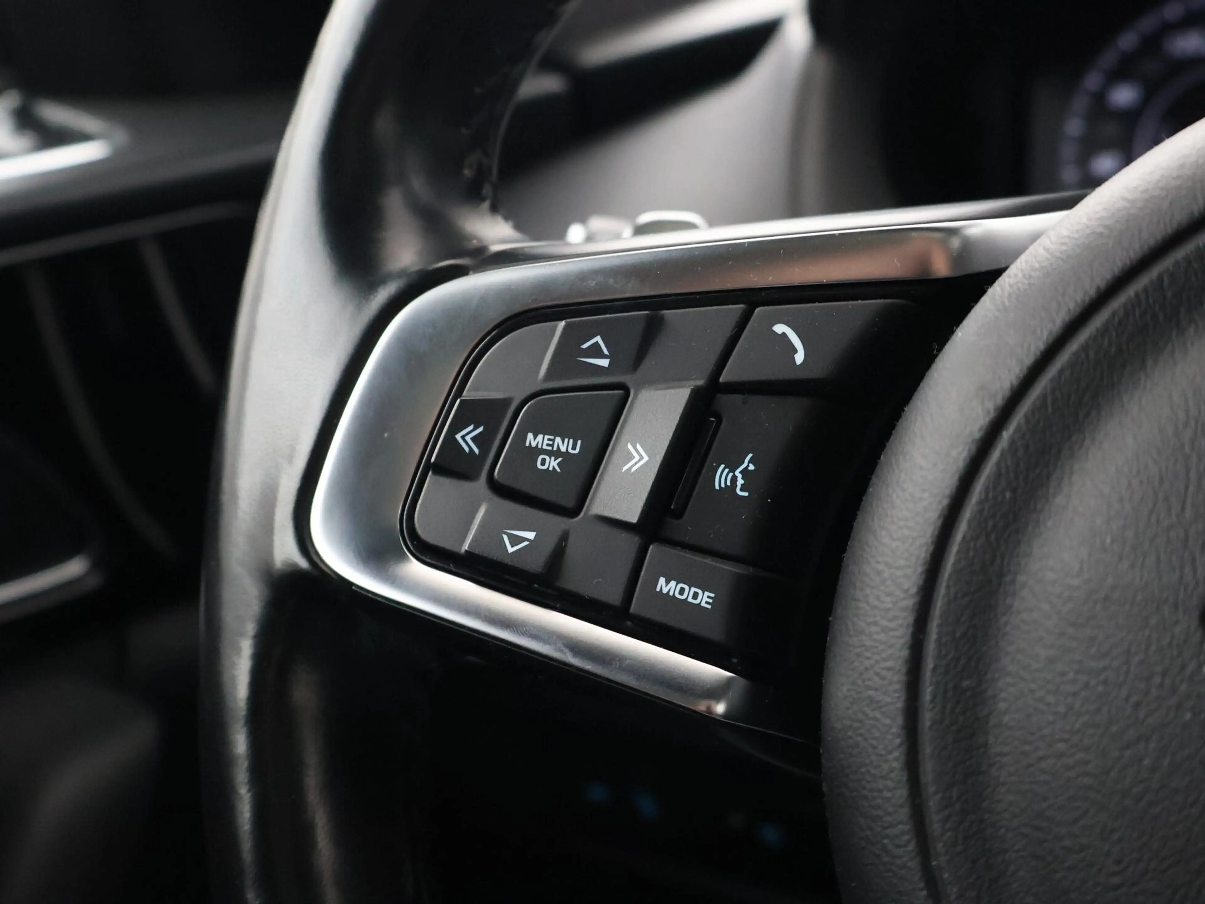 Jaguar F-Pace 2.0T 250 PK AWD R-SPORT + PANORAMA | ADAPTIVE CC | — photo 23