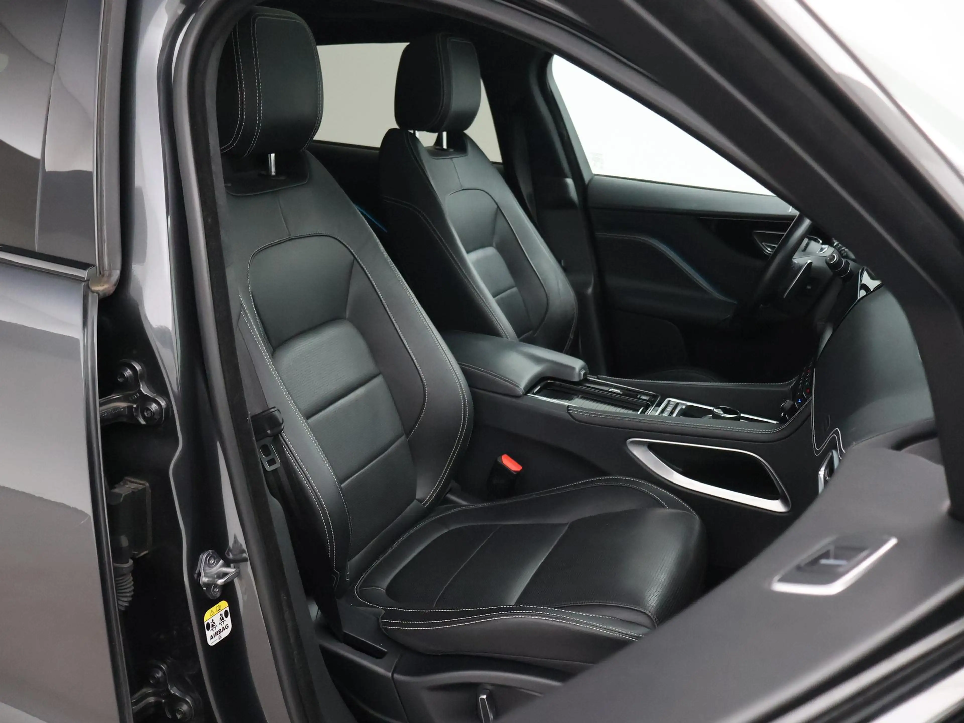 Jaguar F-Pace 2.0T 250 PK AWD R-SPORT + PANORAMA | ADAPTIVE CC | — photo 4