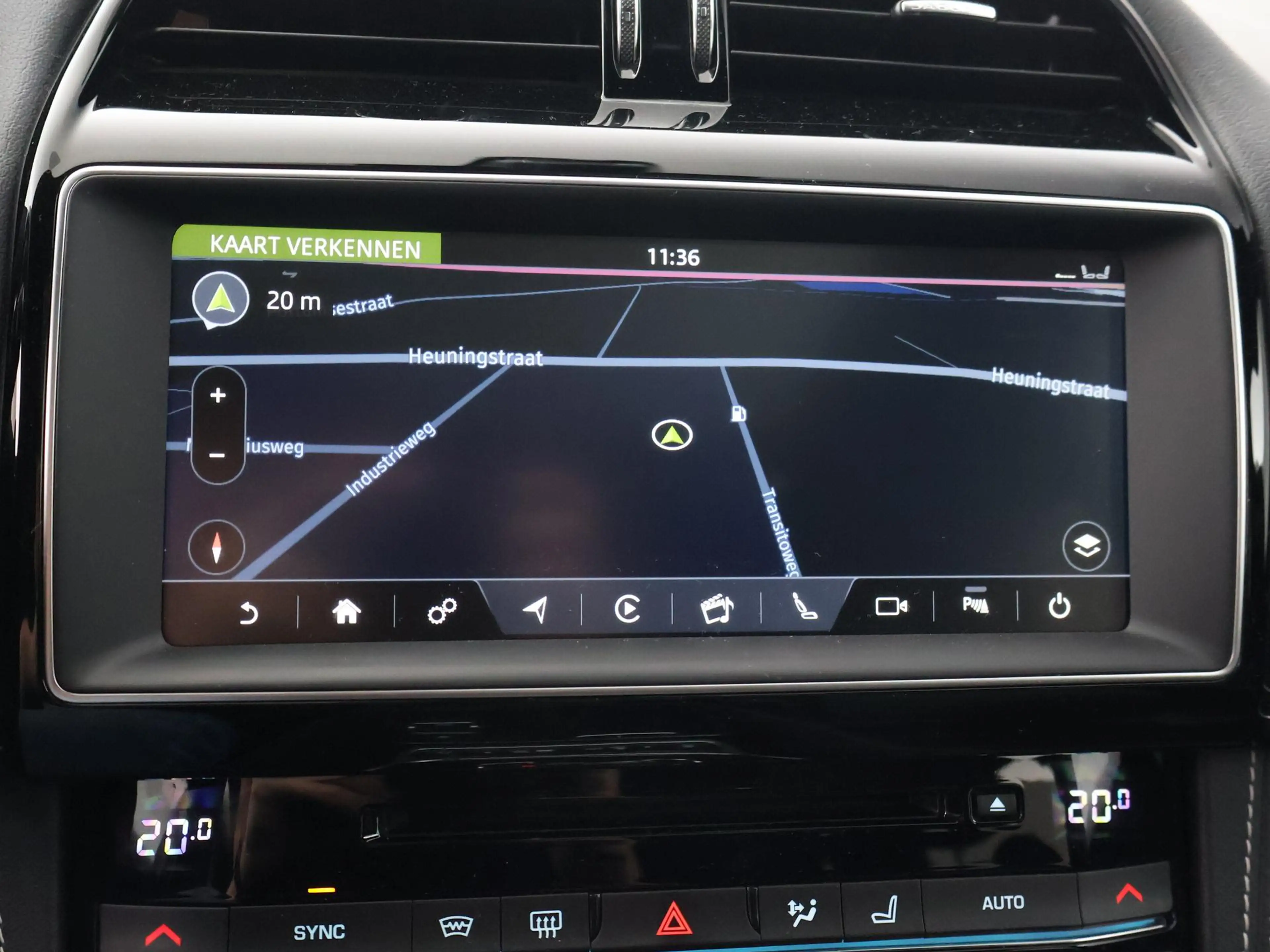 Jaguar F-Pace 2.0T 250 PK AWD R-SPORT + PANORAMA | ADAPTIVE CC | — photo 46