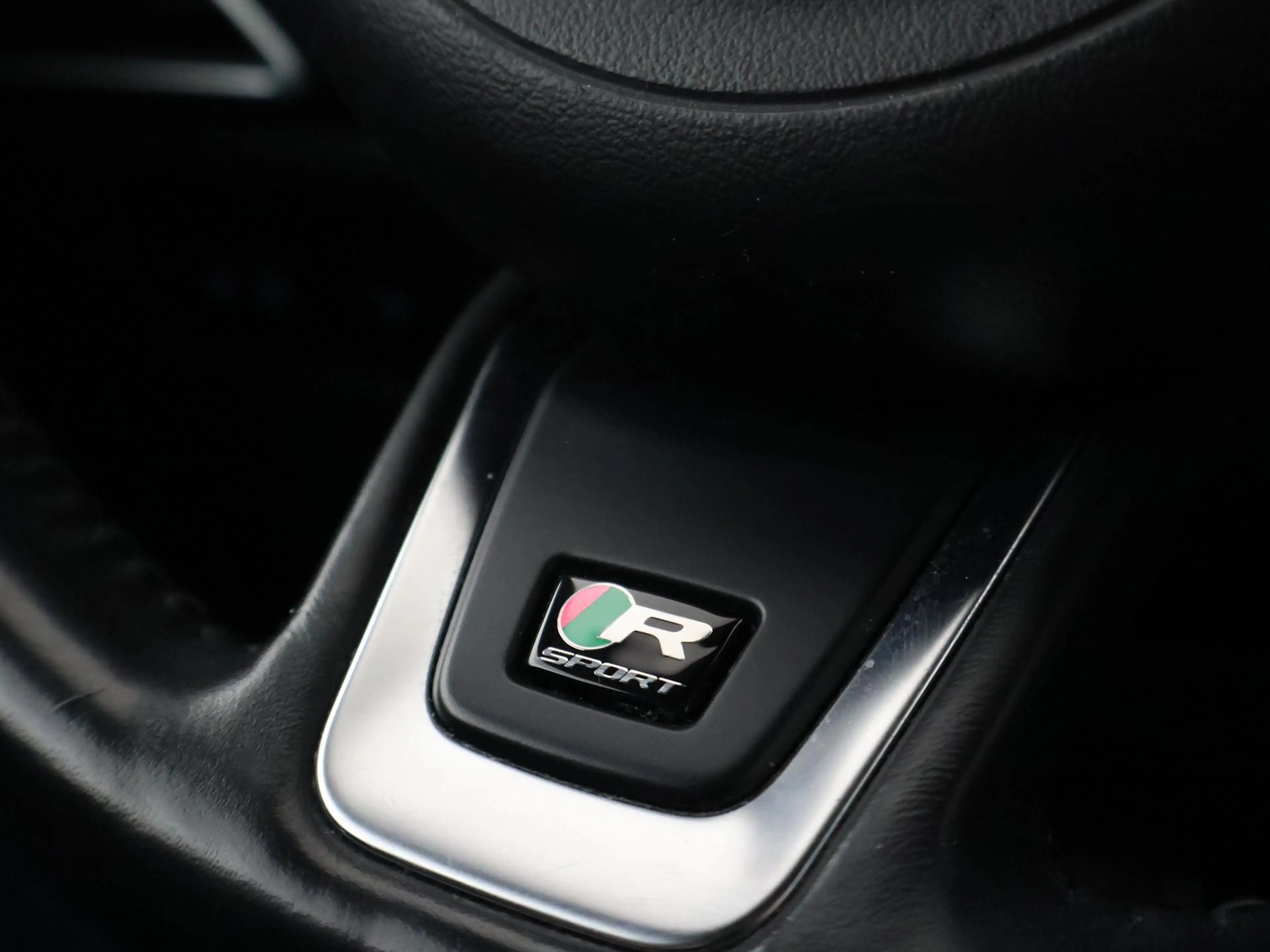 Jaguar F-Pace 2.0T 250 PK AWD R-SPORT + PANORAMA | ADAPTIVE CC | — photo 36