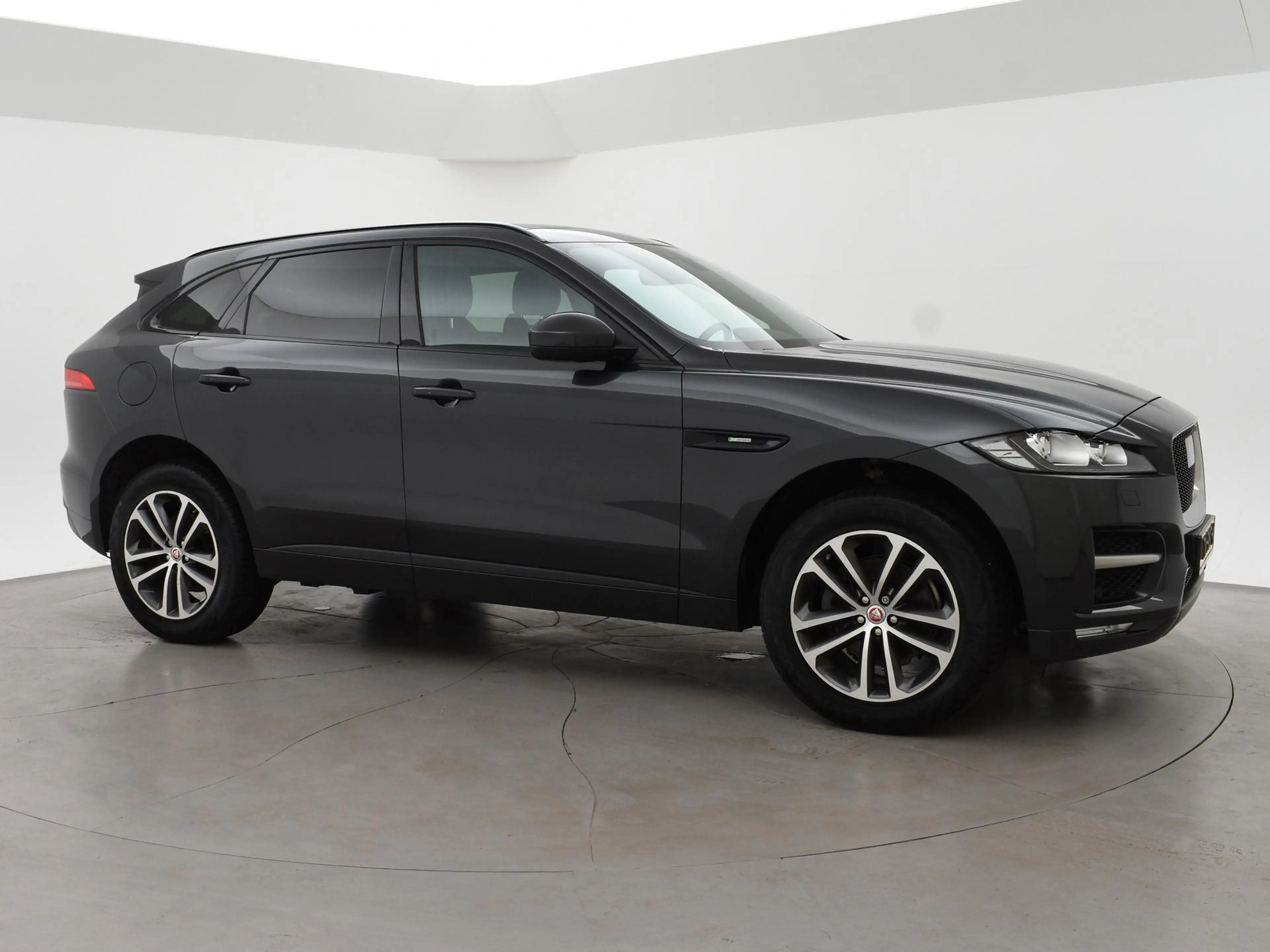 Jaguar F-Pace 2.0T 250 PK AWD R-SPORT + PANORAMA | ADAPTIVE CC | — photo 33