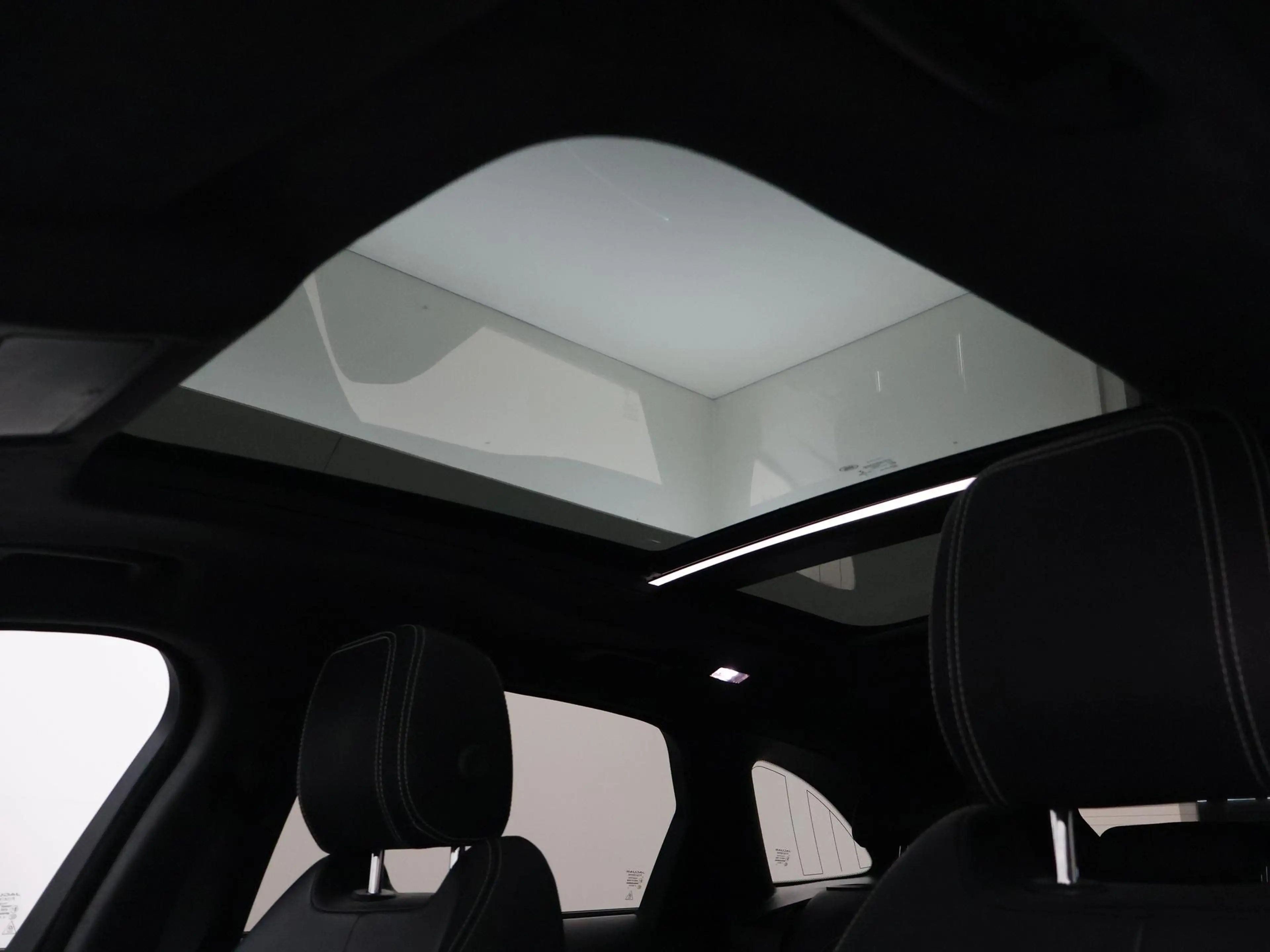 Jaguar F-Pace 2.0T 250 PK AWD R-SPORT + PANORAMA | ADAPTIVE CC | — photo 25