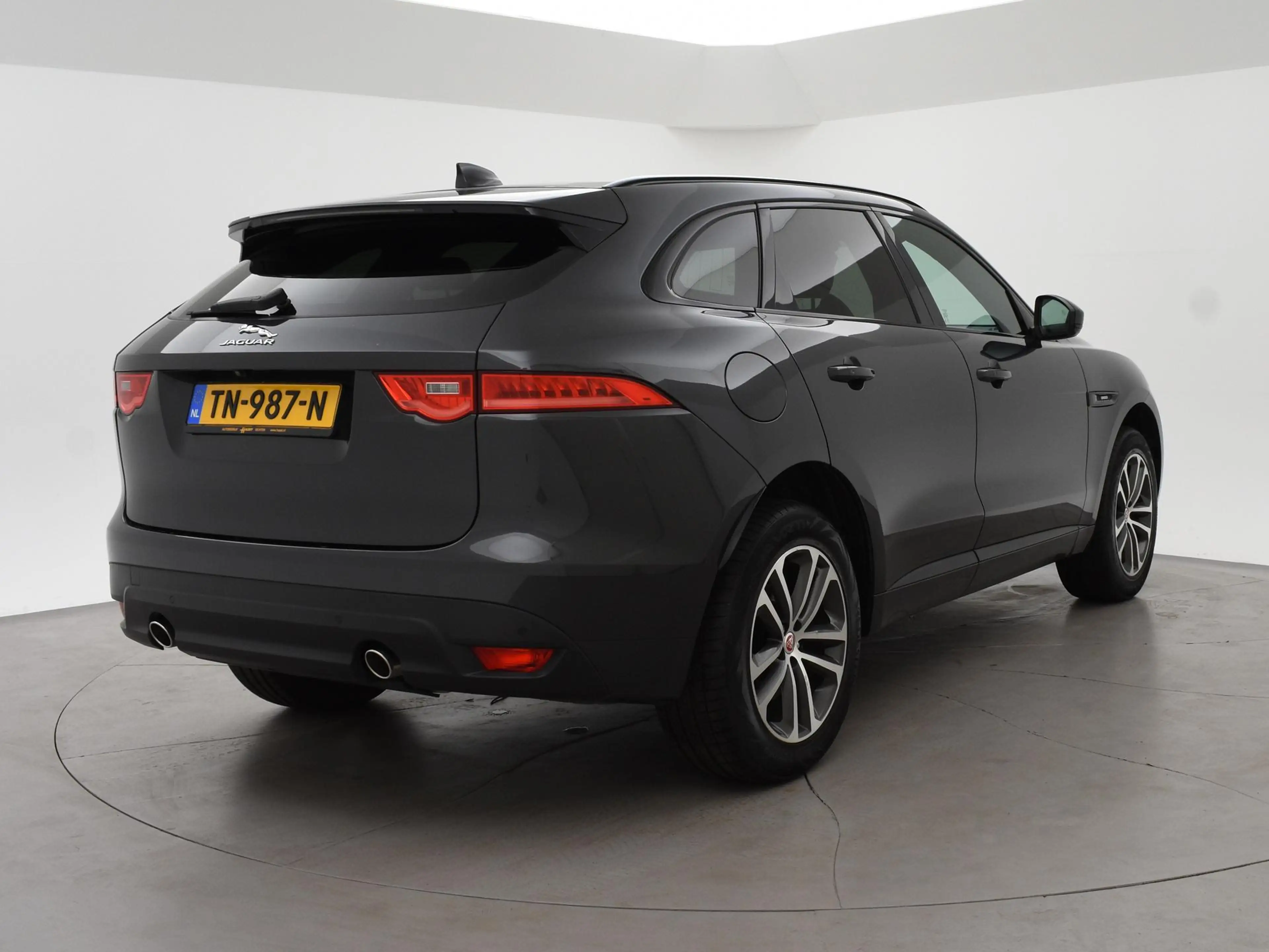 Jaguar F-Pace 2.0T 250 PK AWD R-SPORT + PANORAMA | ADAPTIVE CC | — photo 2