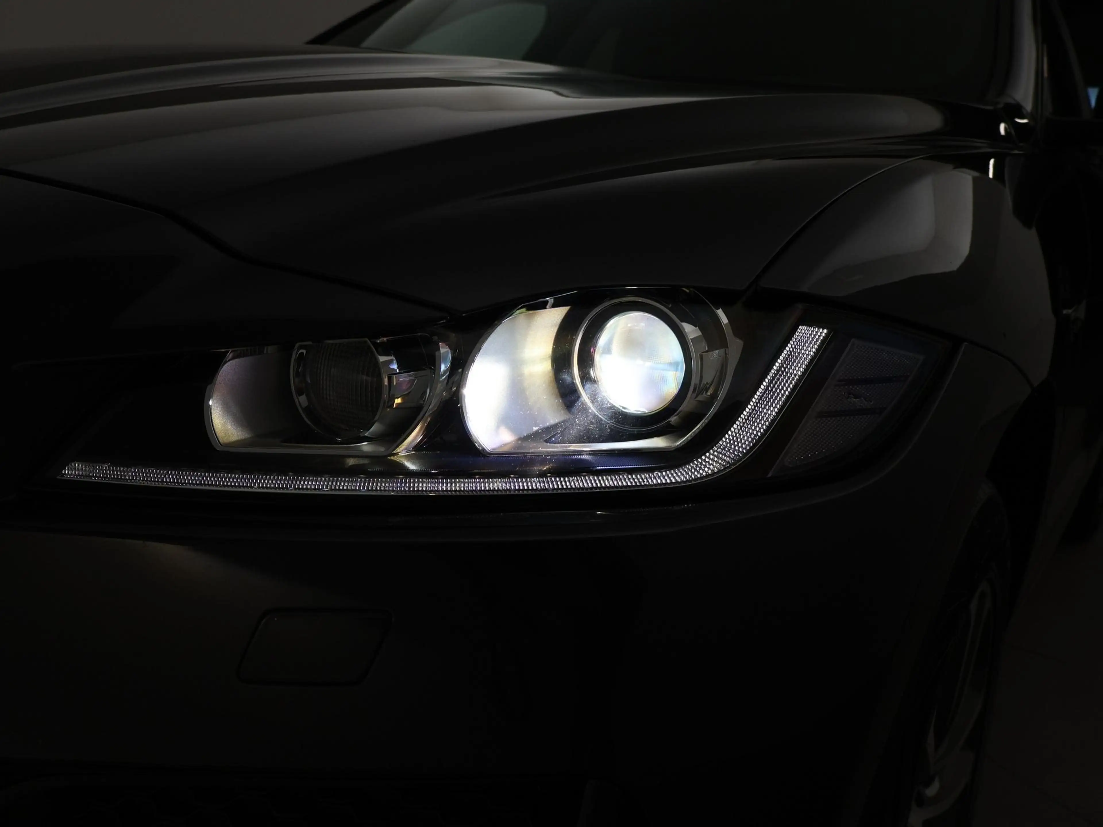 Jaguar F-Pace 2.0T 250 PK AWD R-SPORT + PANORAMA | ADAPTIVE CC | — photo 16