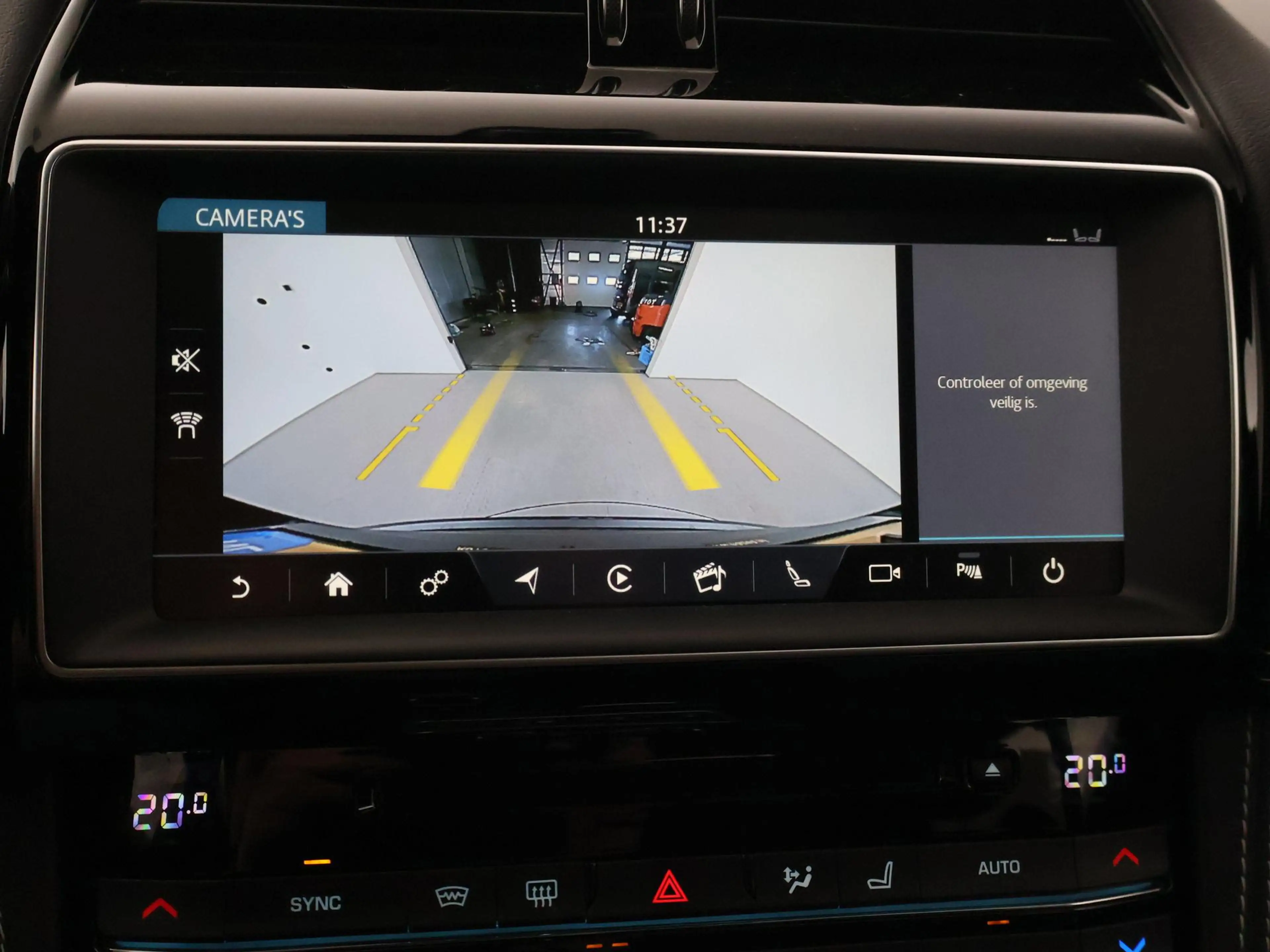 Jaguar F-Pace 2.0T 250 PK AWD R-SPORT + PANORAMA | ADAPTIVE CC | — photo 11