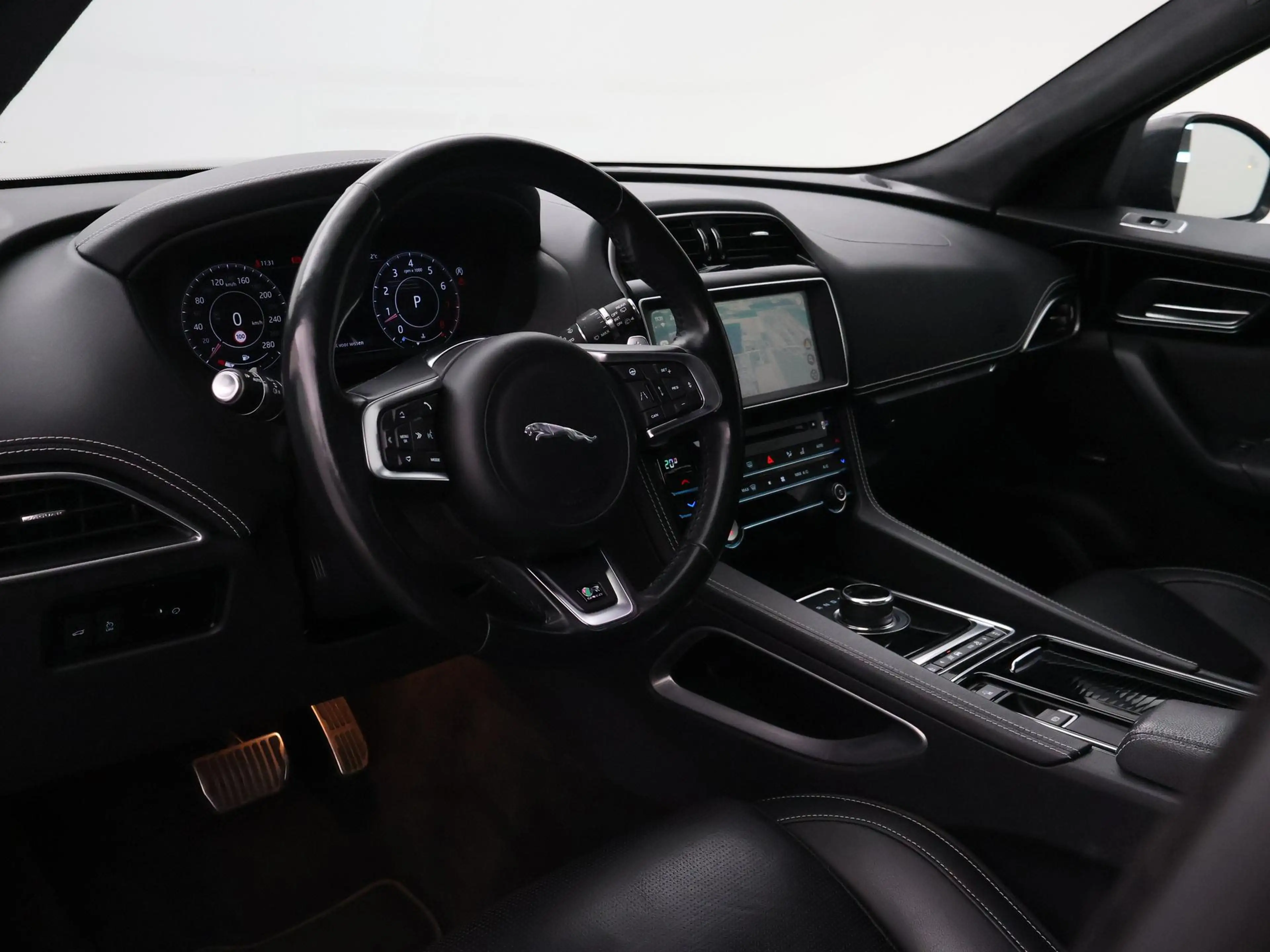 Jaguar F-Pace 2.0T 250 PK AWD R-SPORT + PANORAMA | ADAPTIVE CC | — photo 29