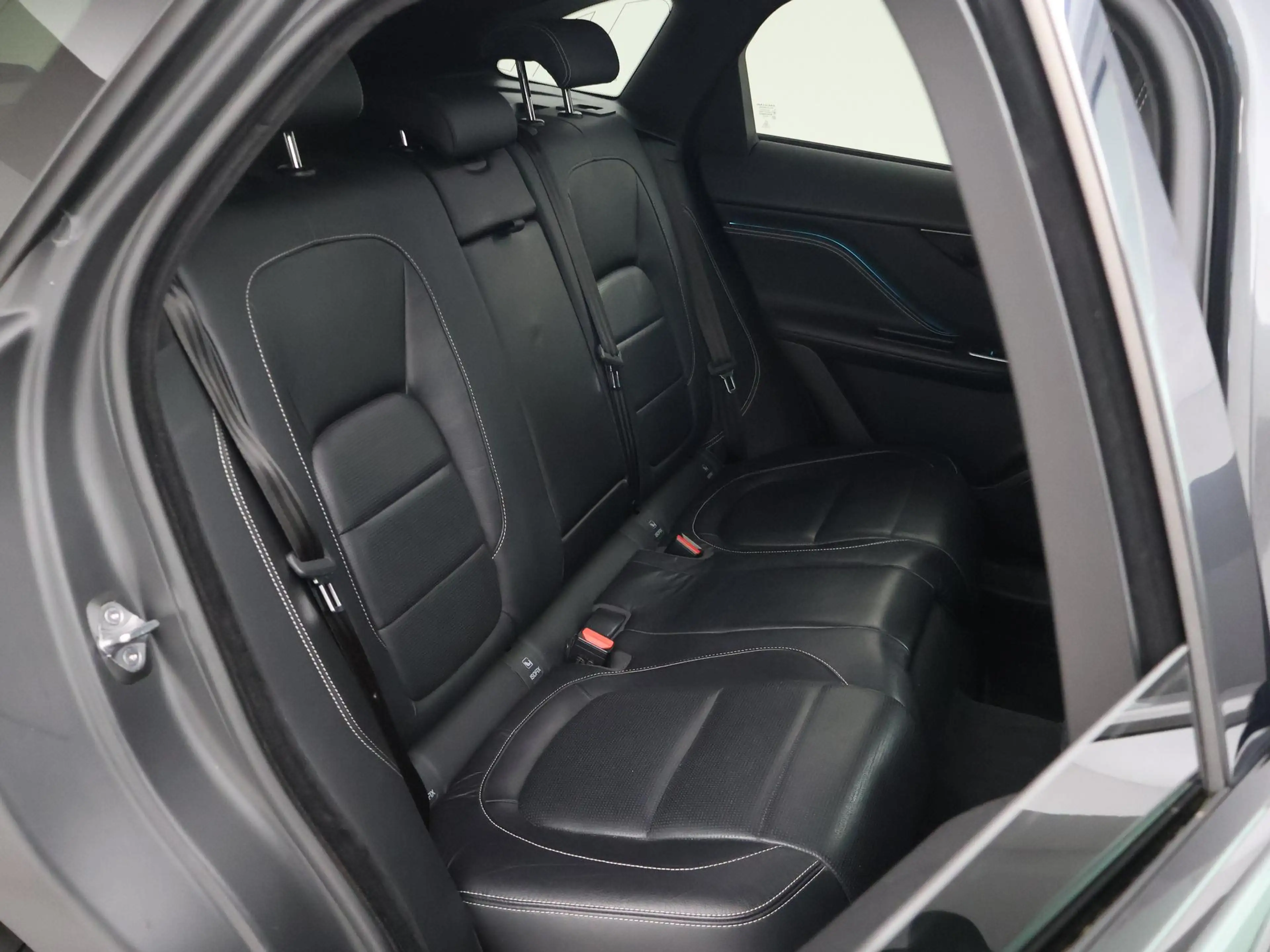 Jaguar F-Pace 2.0T 250 PK AWD R-SPORT + PANORAMA | ADAPTIVE CC | — photo 12