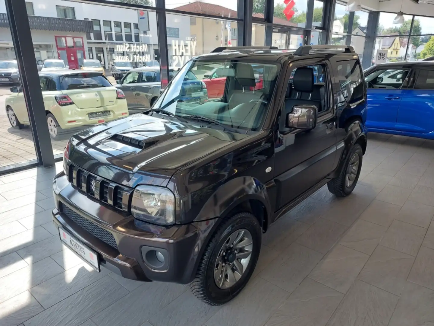 Suzuki Jimny Style Lim. 1.3 4WD AHK SHZ Gepflegt Brązowy - 2