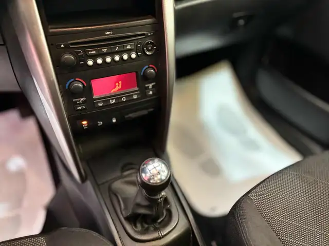 Peugeot 207 view 10