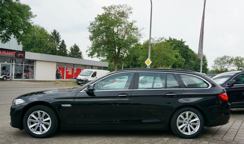 BMW 530 5 Touring 530 d xDrive Sport line — photo 2
