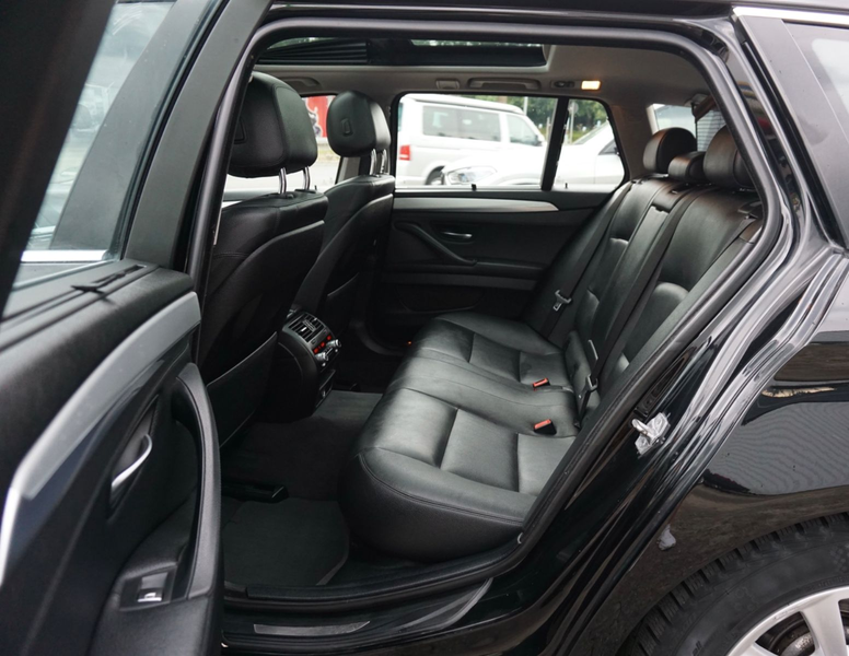 BMW 530 5 Touring 530 d xDrive Sport line — photo 14