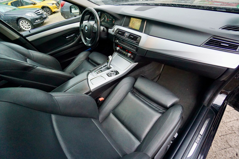 BMW 530 5 Touring 530 d xDrive Sport line — photo 13