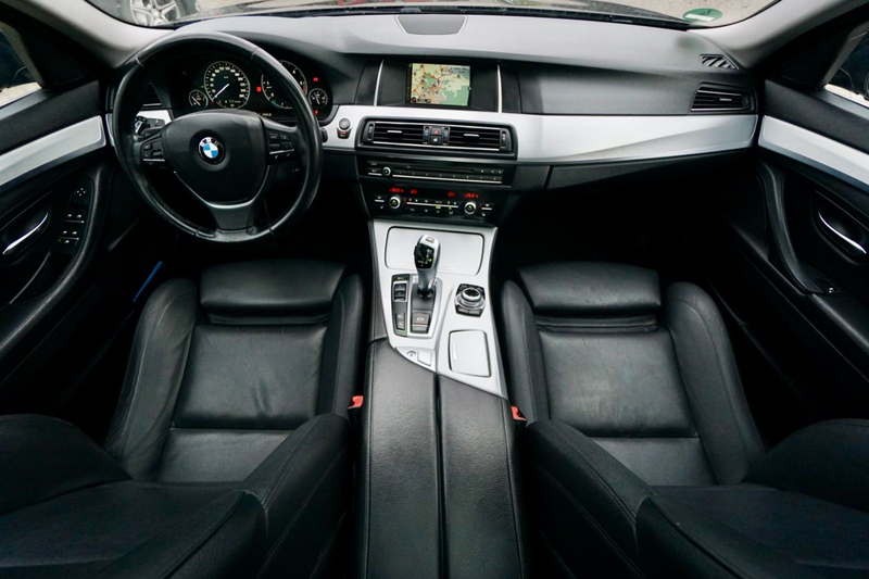 BMW 530 5 Touring 530 d xDrive Sport line — photo 12